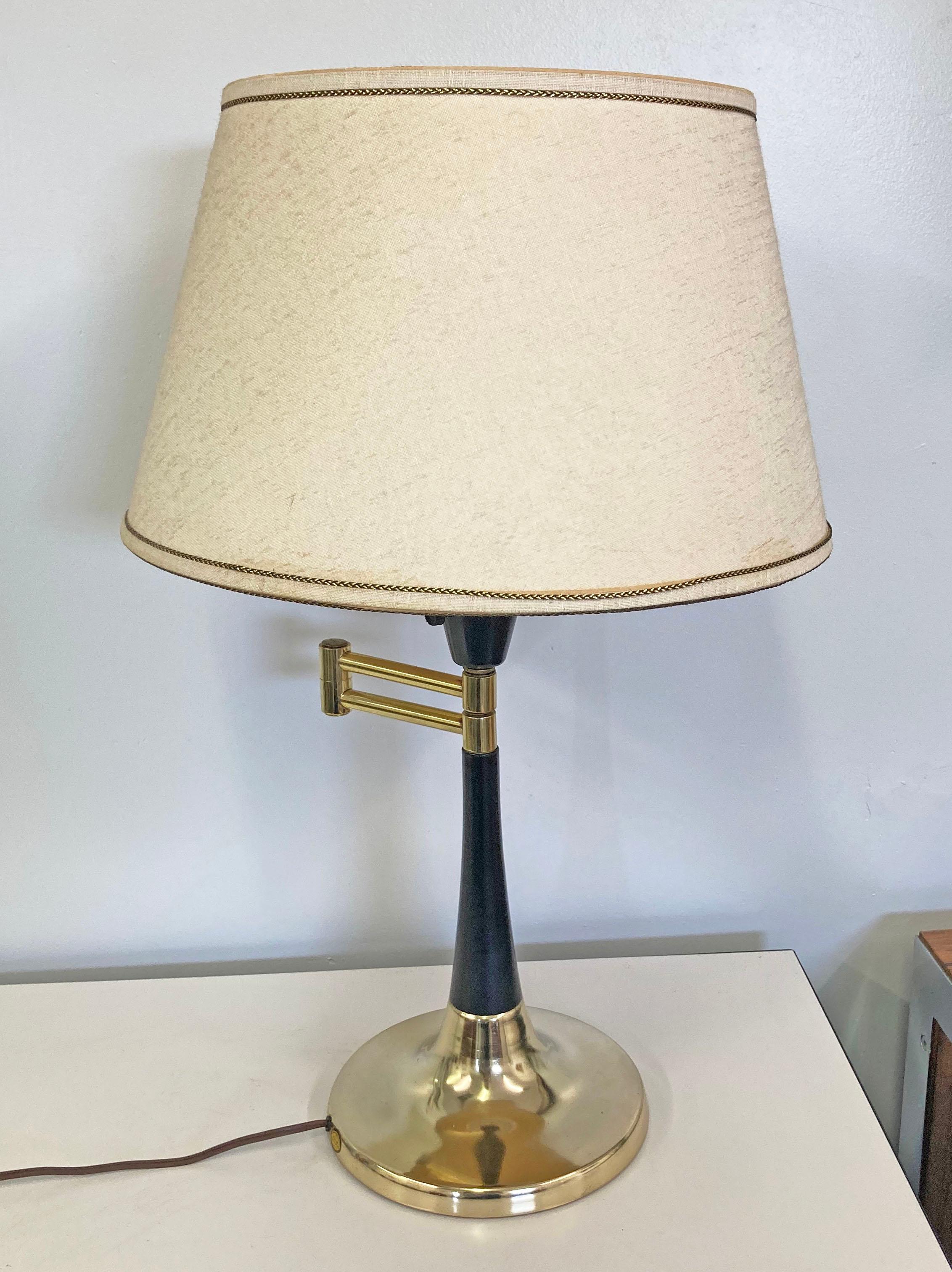 Mid-Century Modern Lampe de table à bras pivotant, moderne du milieu du siècle dernier, par Underwriters Laboratories en vente