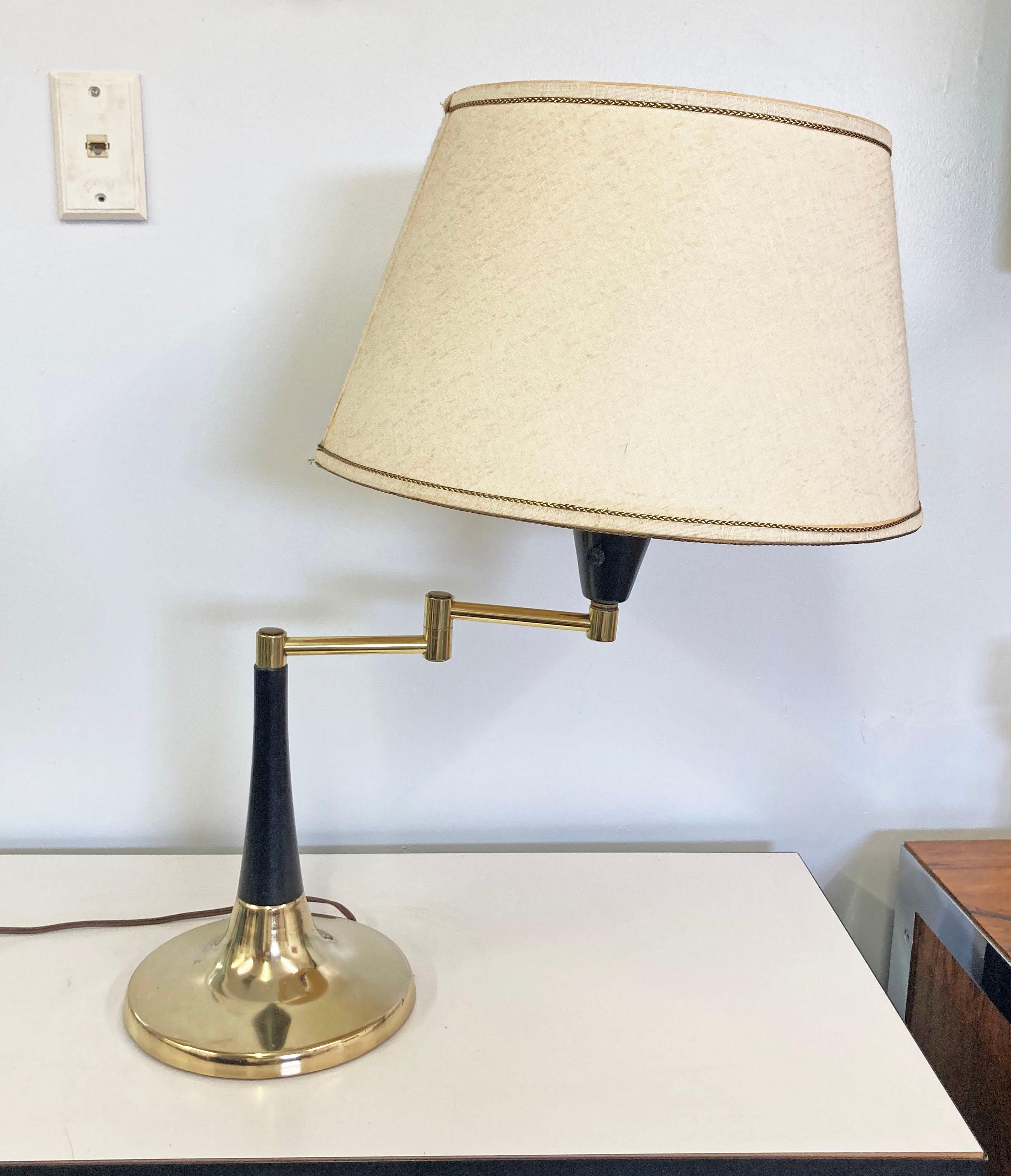 Américain Lampe de table à bras pivotant, moderne du milieu du siècle dernier, par Underwriters Laboratories en vente