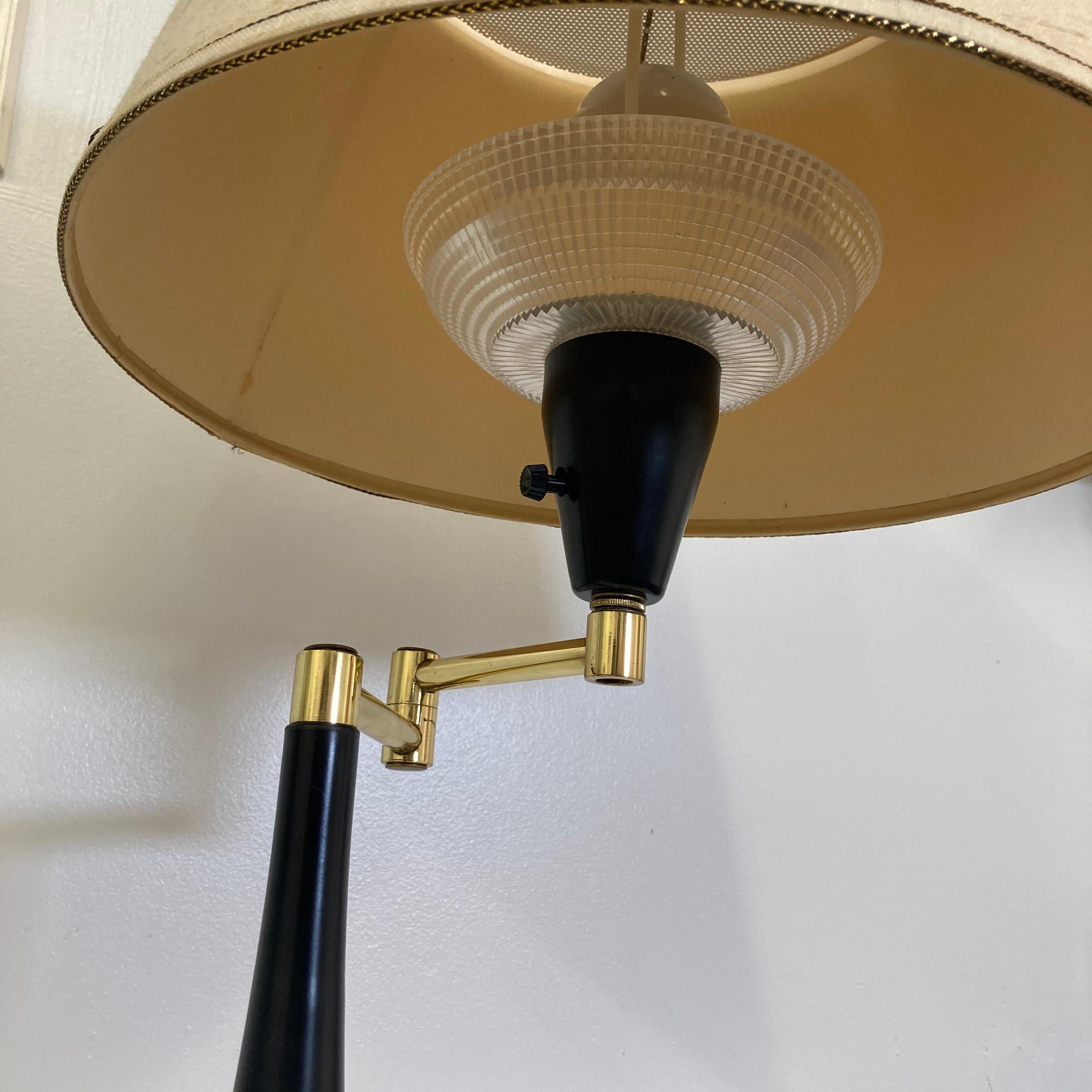 20ième siècle Lampe de table à bras pivotant, moderne du milieu du siècle dernier, par Underwriters Laboratories en vente