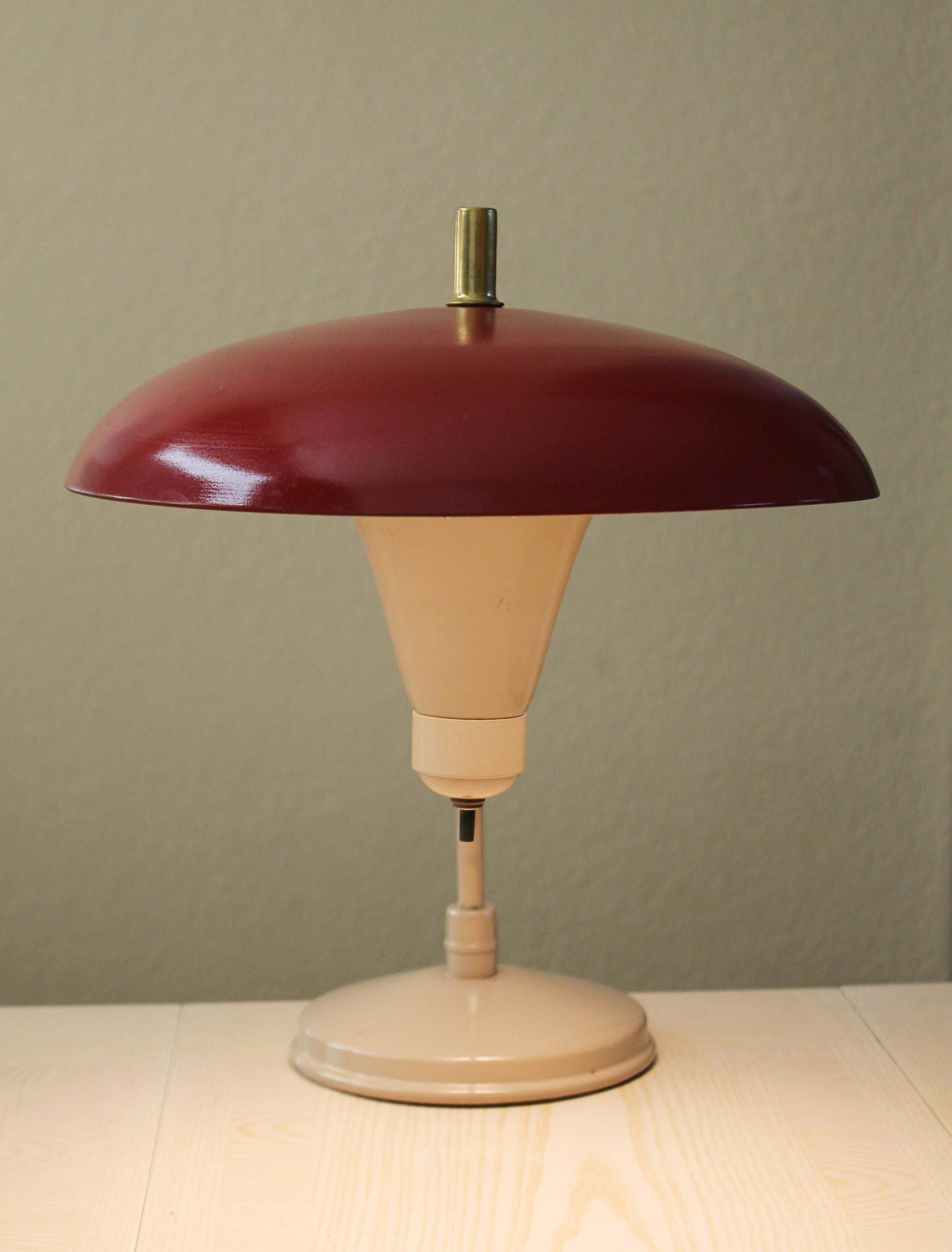 Mid Century Modern Swing Arm Reflector Table Desk Lamp. Untertasse Rare 50s Lights (Moderne der Mitte des Jahrhunderts) im Angebot