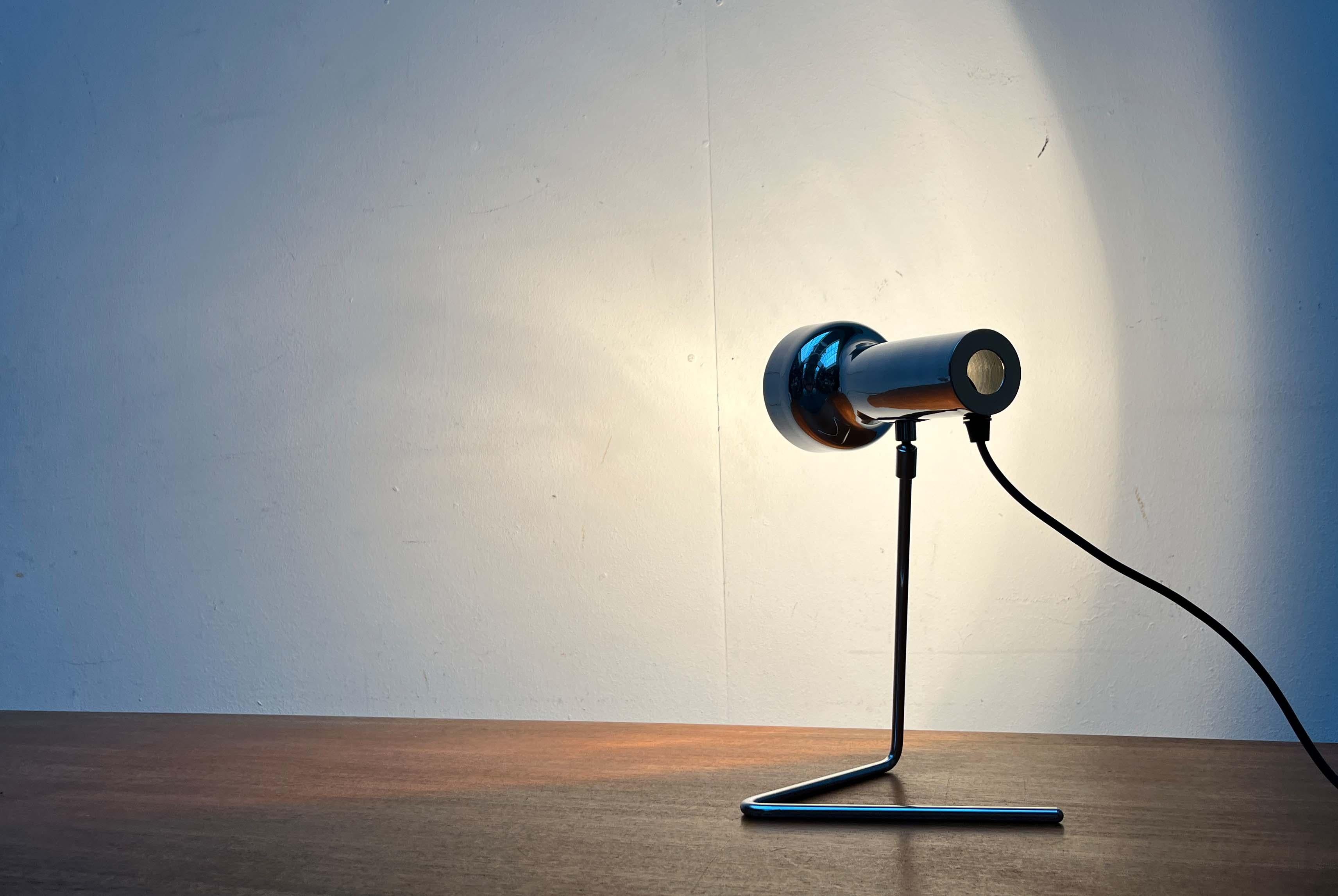 Mid-Century Modern Swiss Minimalist Table Lamp, 1960s In Good Condition For Sale In Hamburg, DE