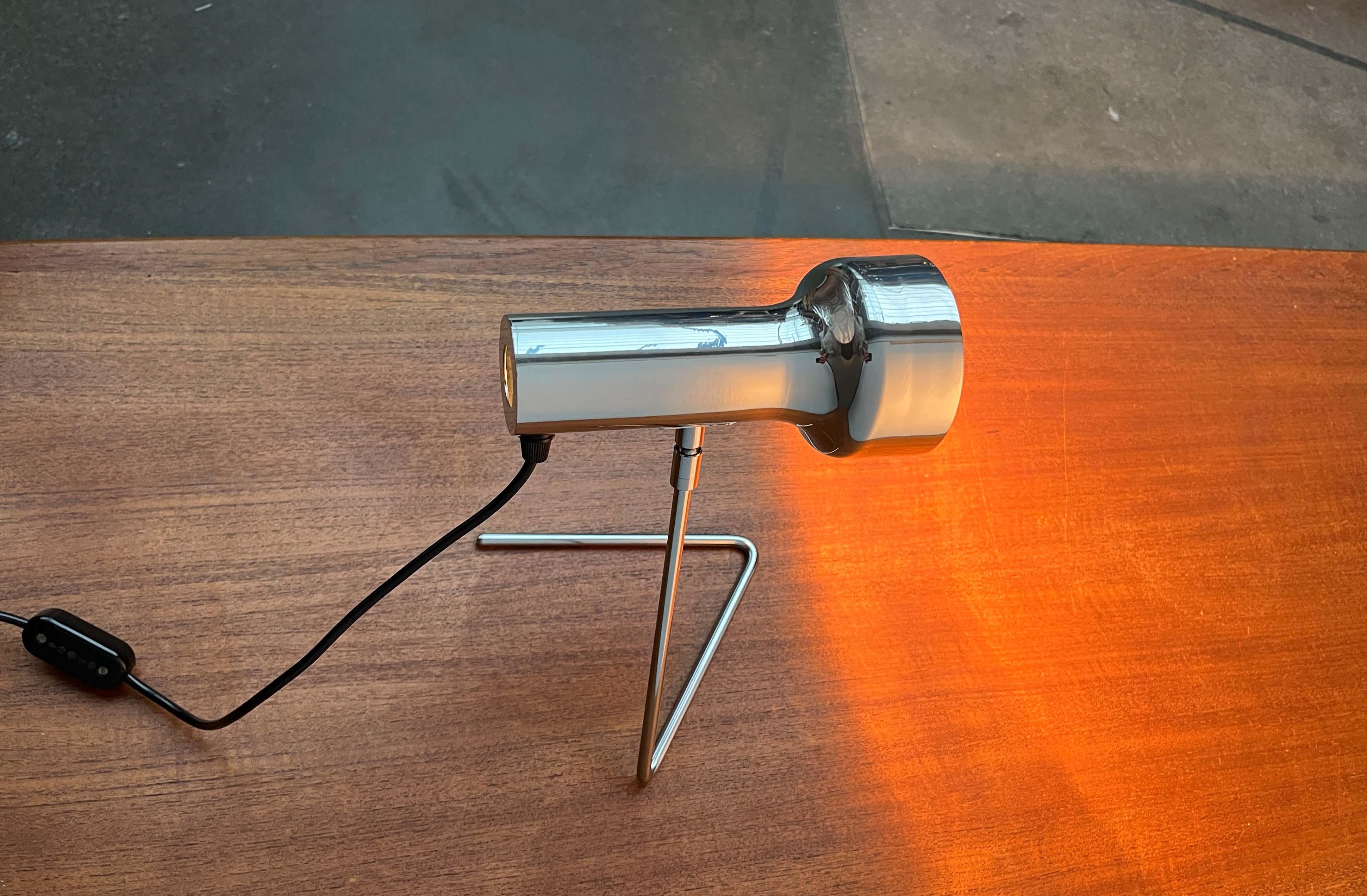 Mid-Century Modern Swiss Minimalist Table Lamp, 1960s For Sale 4