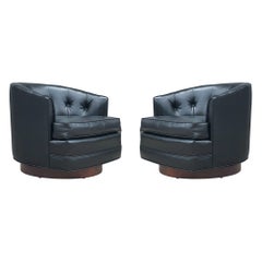 Mid-Century Modern Loungesessel oder Clubsessel mit drehbarer Fassrückenlehne aus Walnussholz