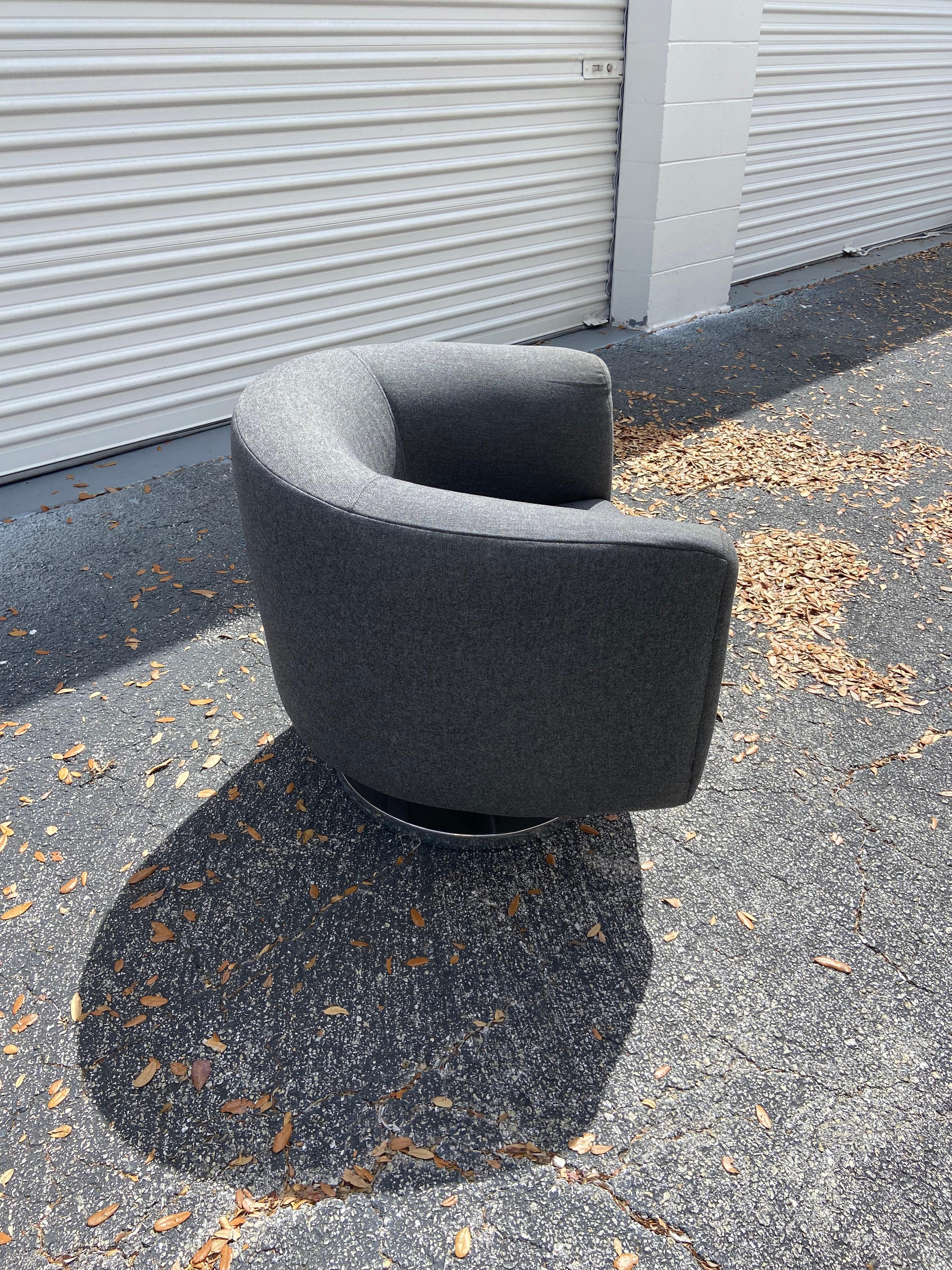 Mid Century Modern Swivel Barrel Chair by Thayer Coggin In Good Condition For Sale In Sarasota, FL