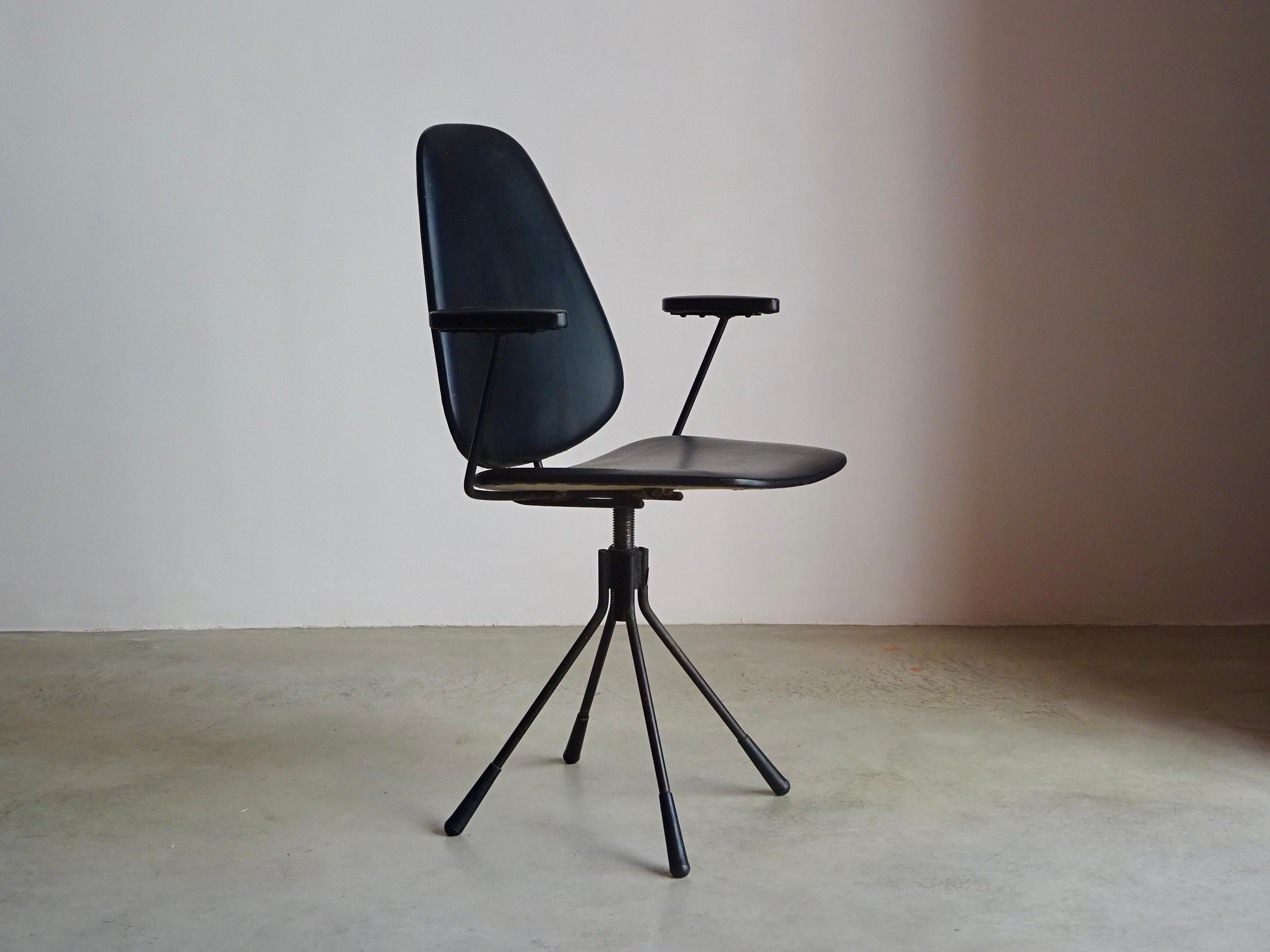 Chaise de bureau pivotante simple, modèle 
