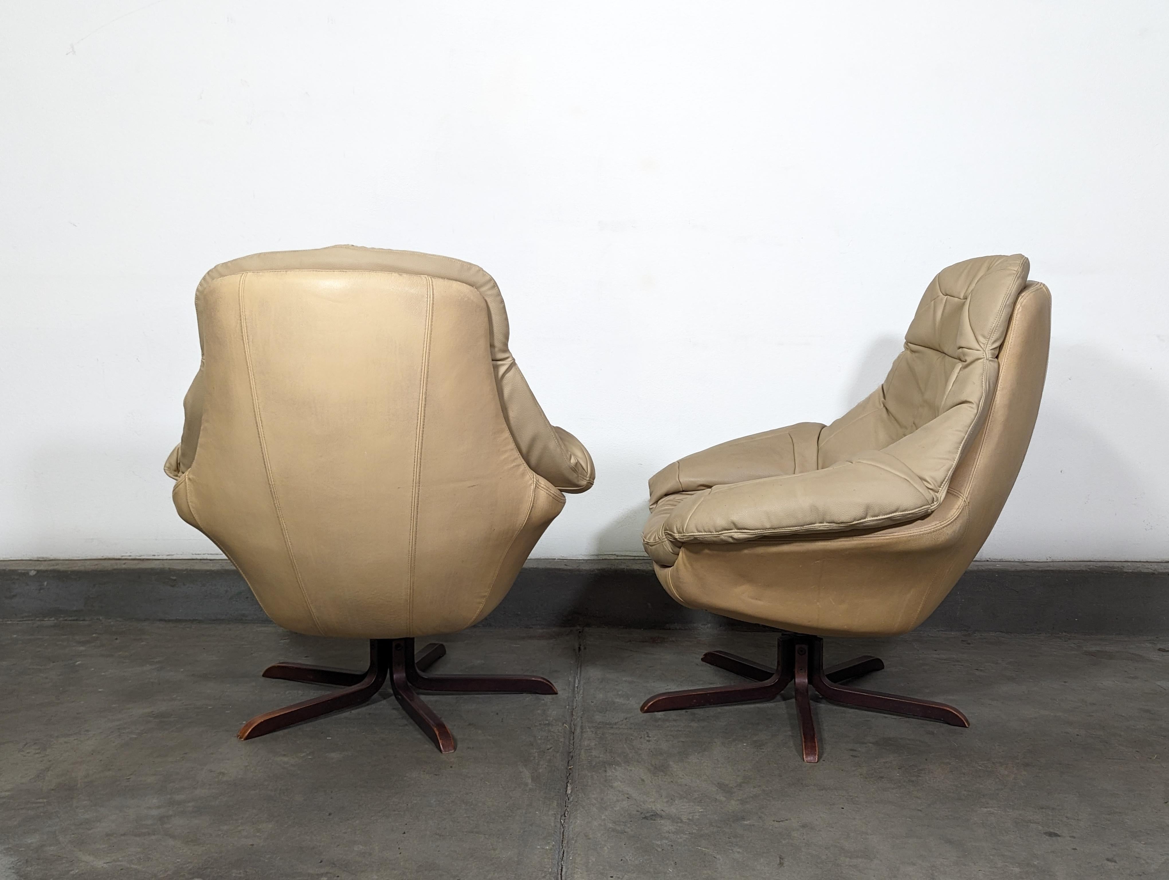 Danish Mid Century Modern Swivel Leather Lounge Chairs by H.W. Klein for Bramin, c1970s For Sale