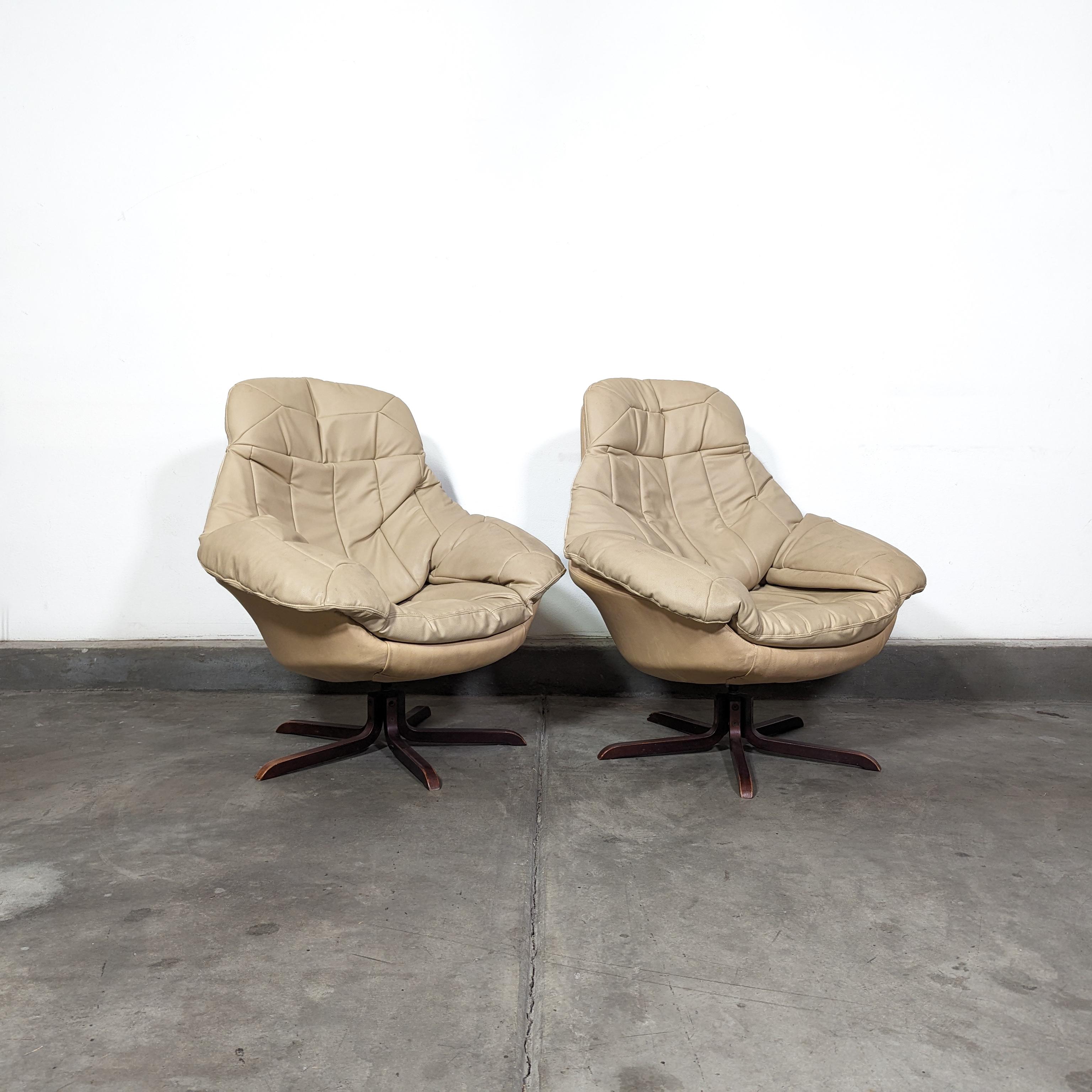 Mid Century Modern Swivel Leather Lounge Chairs by H.W. Klein for Bramin, c1970s For Sale 2