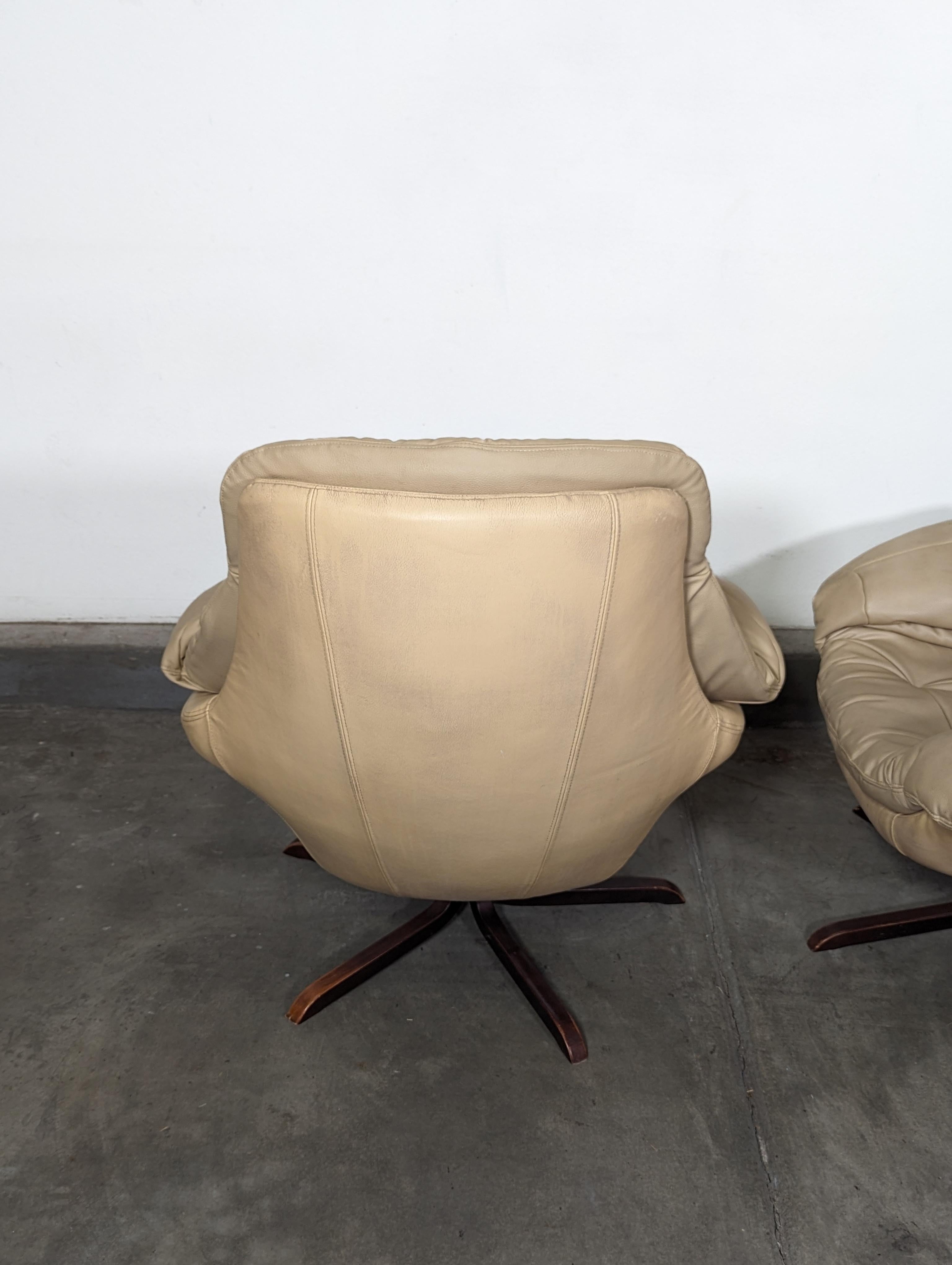 Mid Century Modern Swivel Leather Lounge Chairs by H.W. Klein for Bramin, c1970s For Sale 3