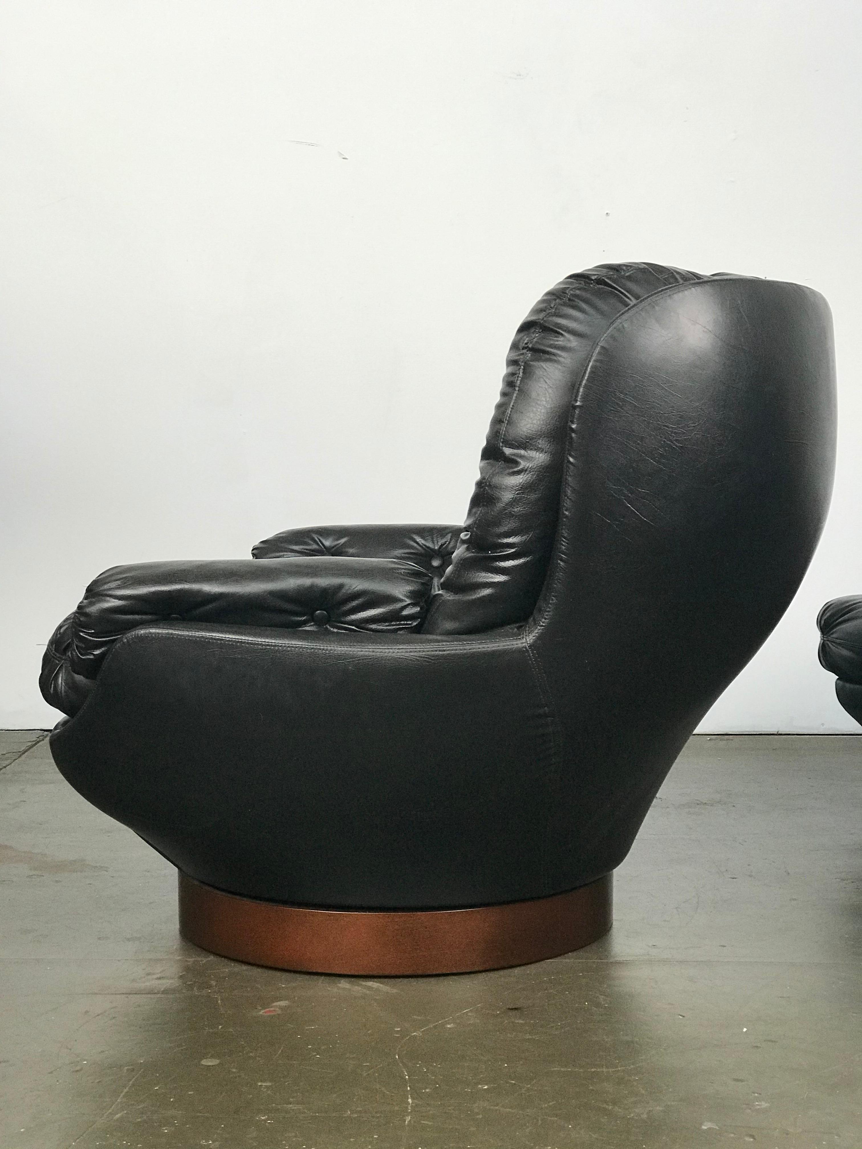 Mid-Century Modern Swivel Lounge Chair and Ottoman in Black Naugahyde by Selig 1