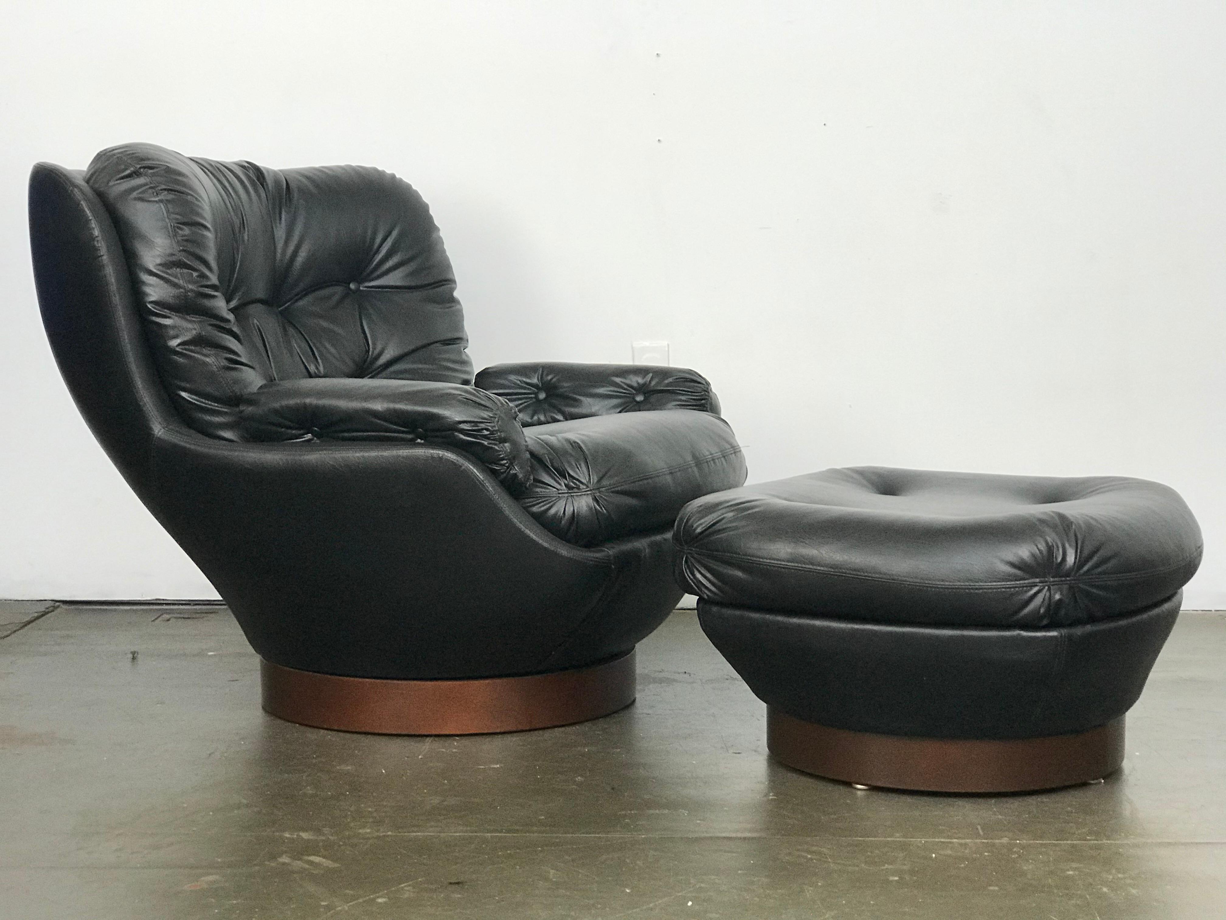 Mid-Century Modern Swivel Lounge Chair and Ottoman in Black Naugahyde by Selig 3