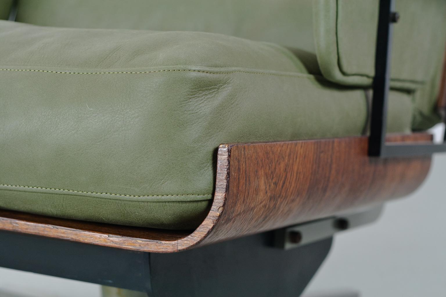 Mid-Century Modern Swivel Lounge Chair in Green Leather and Rosewood, 1960s 1