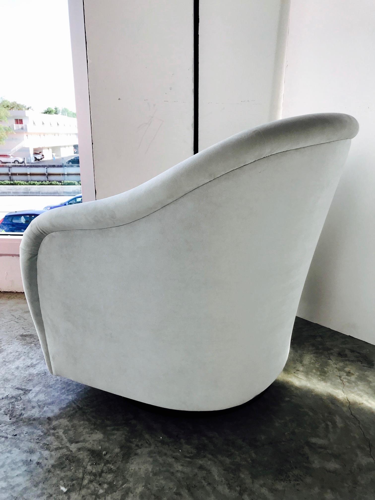 Mid-Century Modern Swivel Lounge Chair in Grey Velvet, 1970s 2