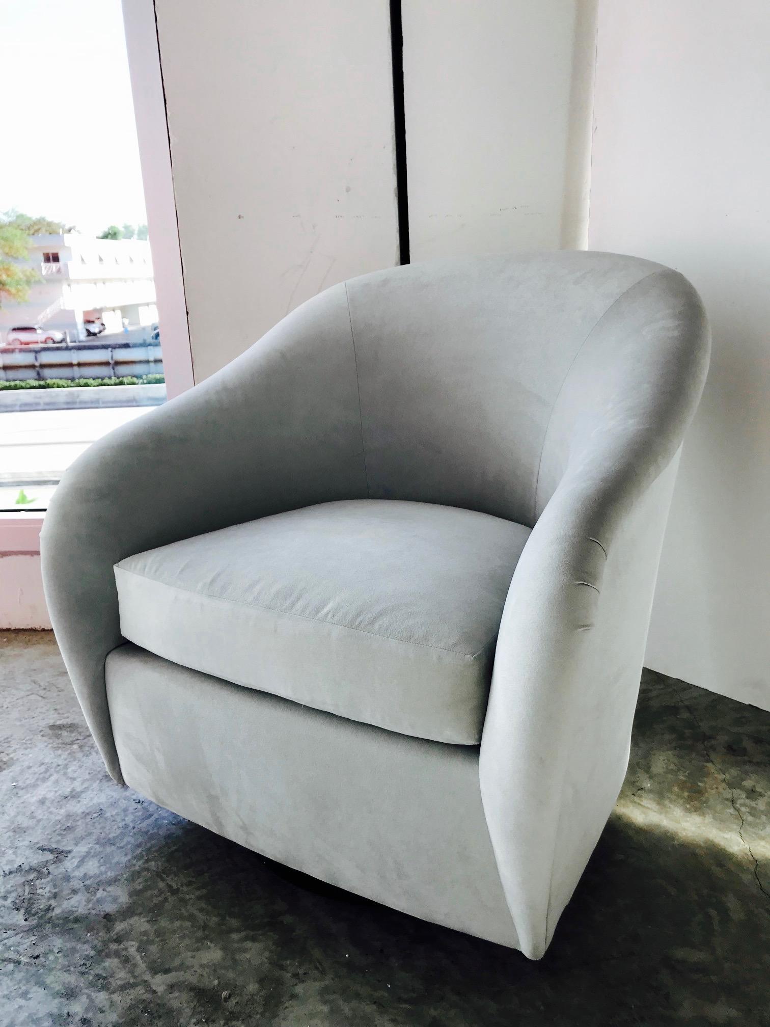 Hollywood Regency Mid-Century Modern Swivel Lounge Chair in Grey Suede, 1970s