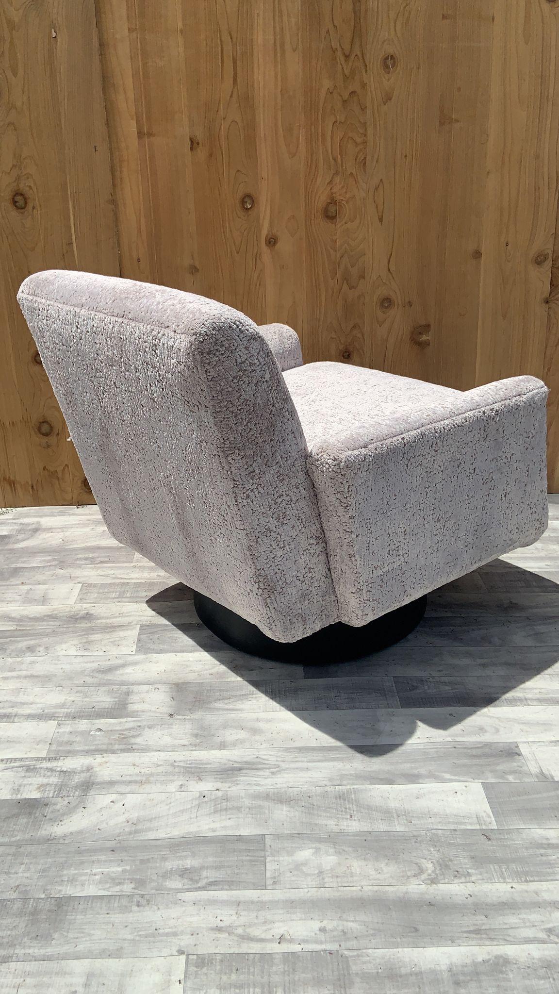 Mid-Century Modern Swivel Lounge Chair Newly Upholstered in a High End Chenille For Sale 1