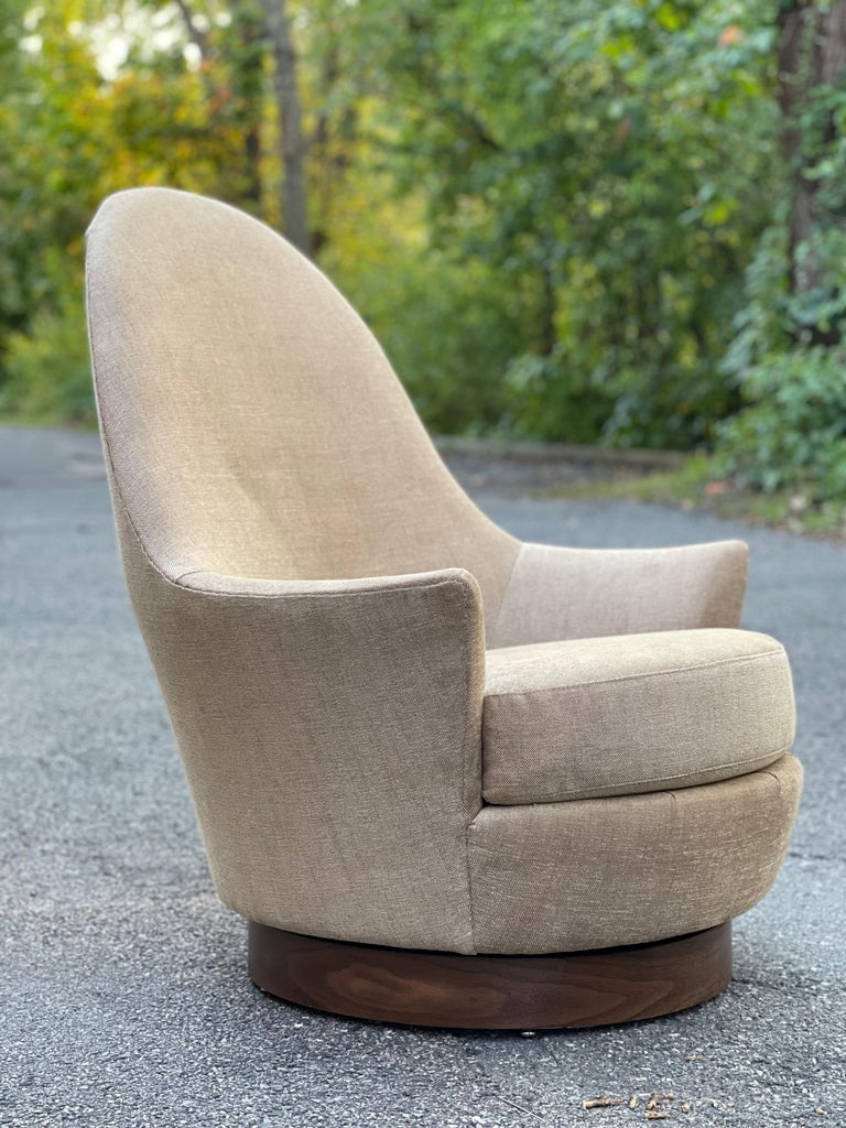 Mid Century Modern Swivel Lounge Pod or Egg Chair by Selig at 1stDibs
