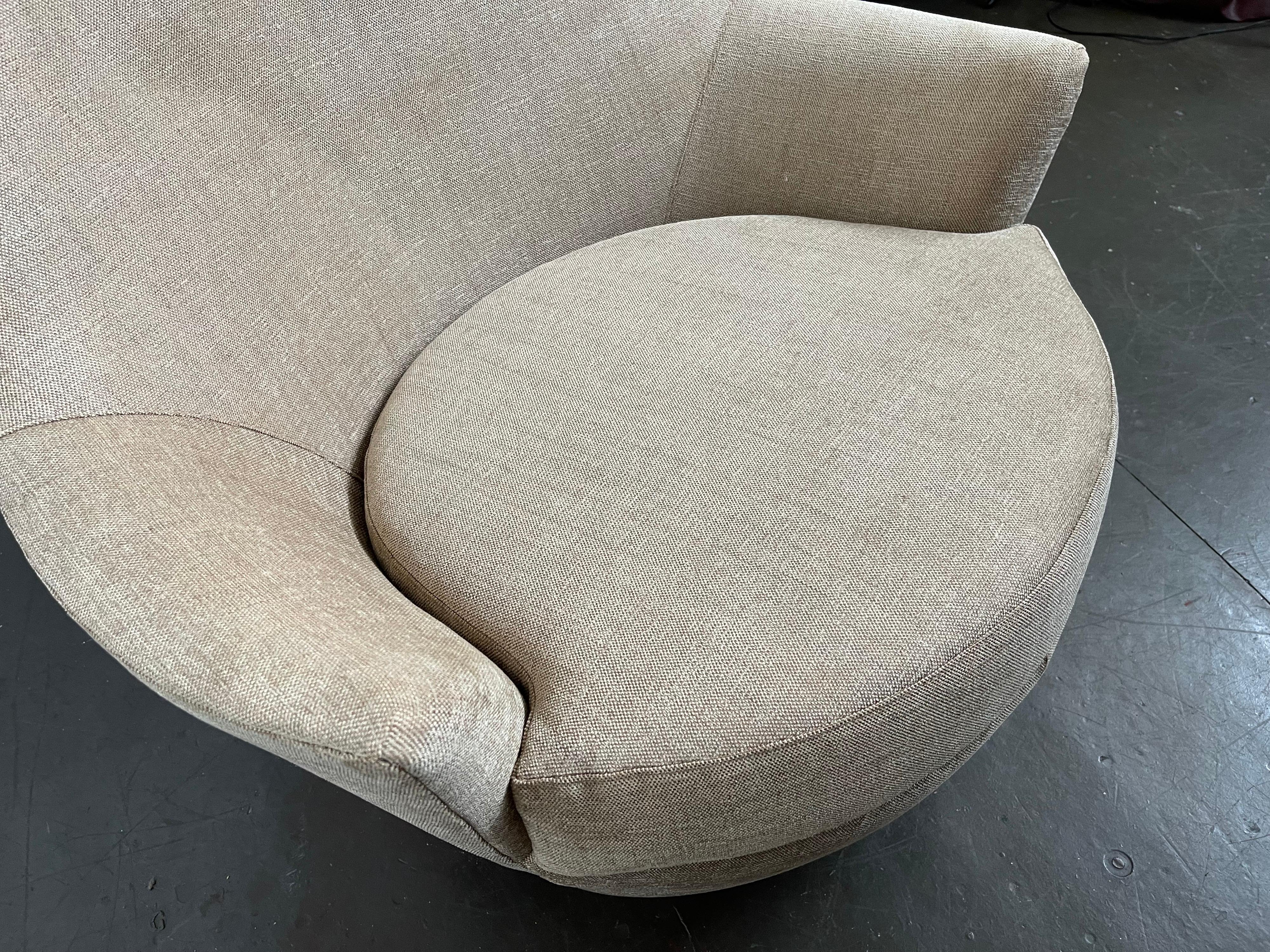 Mid-20th Century Mid Century Modern Swivel Lounge Pod or Egg Chair by Selig 