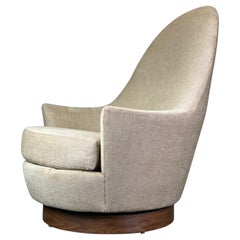 Mid Century Modern Swivel Lounge Pod or Egg Chair by Selig