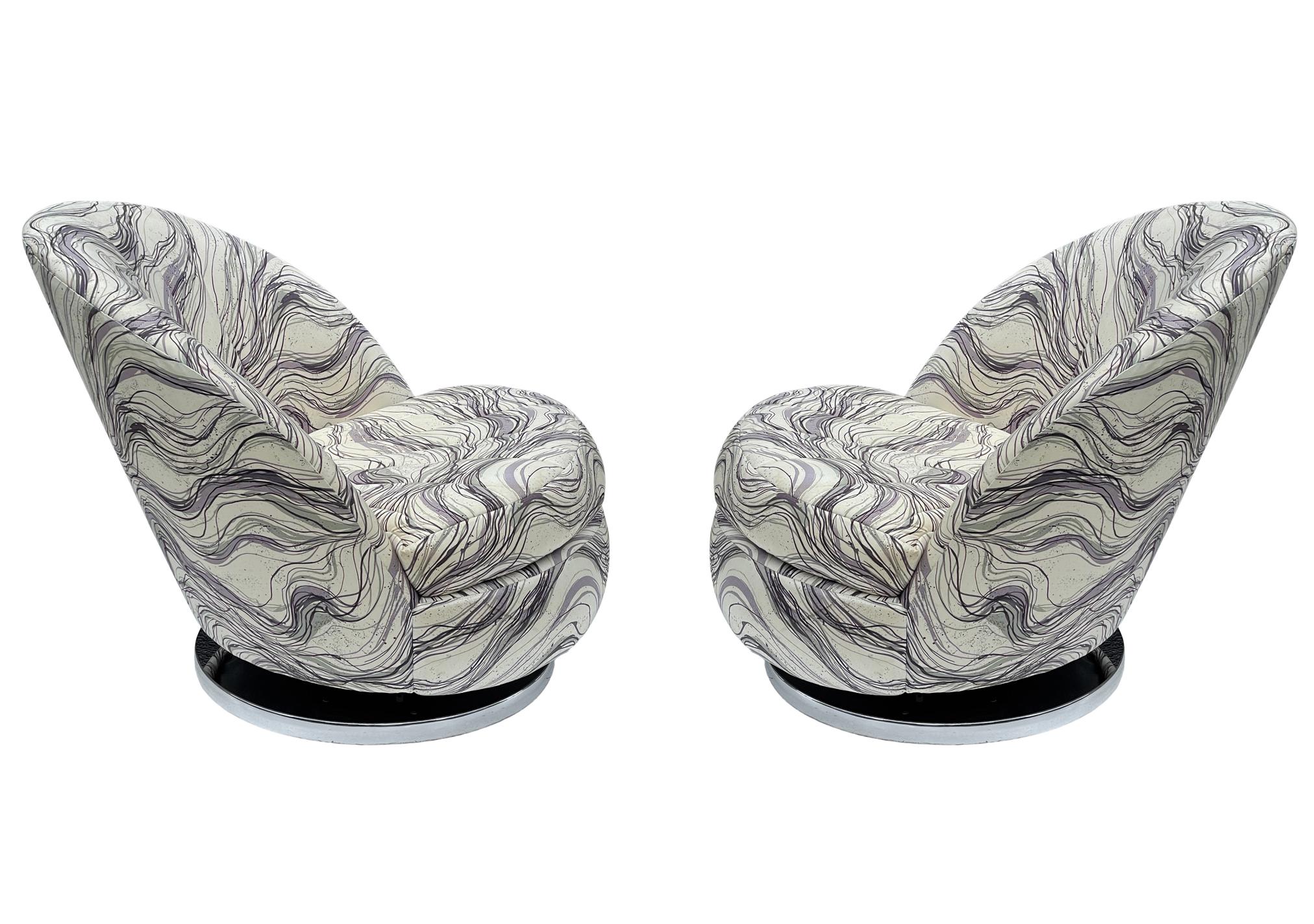 Chaises pantoufles pivotantes modernes du milieu du siècle dernier de Milo Baughman/ Thayer Coggin en vente 1