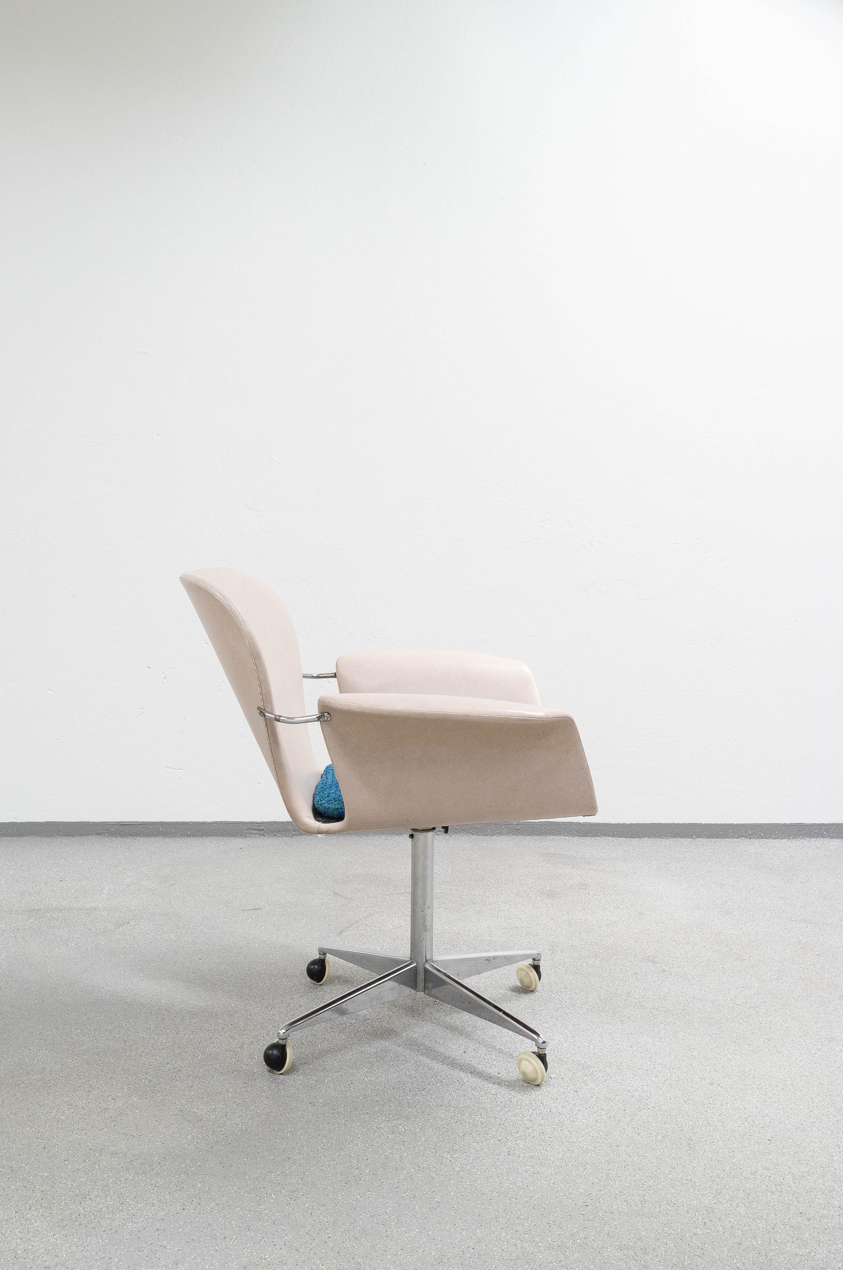 Norwegian Mid-Century Modern Swivel Office Chair by Kjell Hjell & Bjarne Stave For Sale