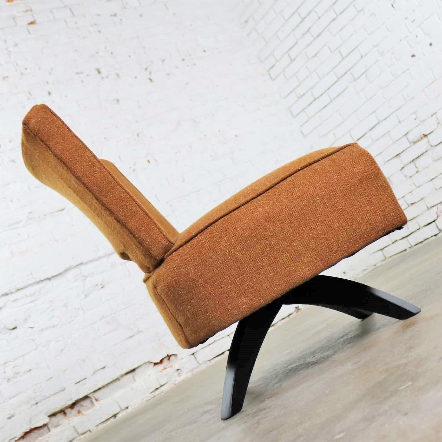 Mid-Century Modern Swivel Slipper Chair Attributed to Kroehler Manufacturing In Good Condition In Topeka, KS