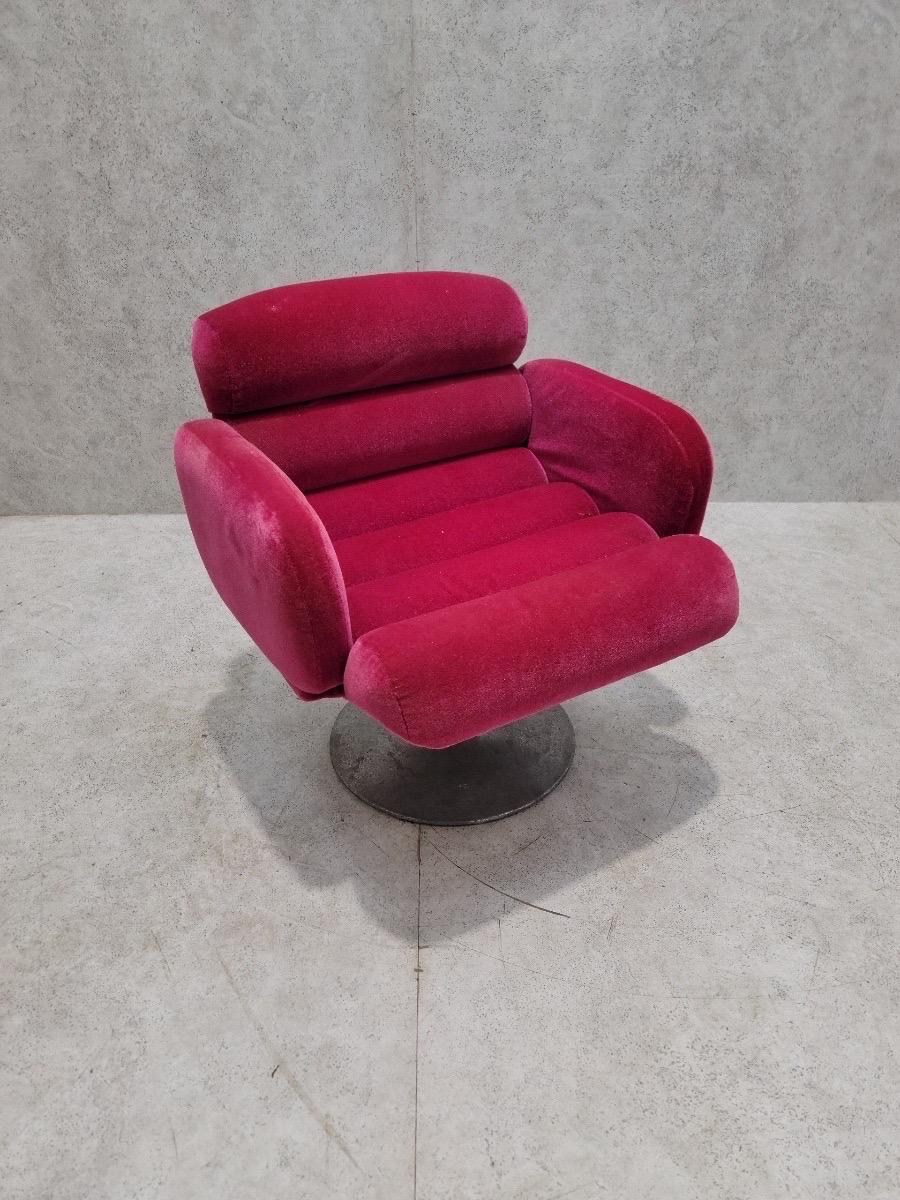 Space Age Mid Century Modern Swivel Tulip Lounge Chair by Stendig in Fuchsia Mohair