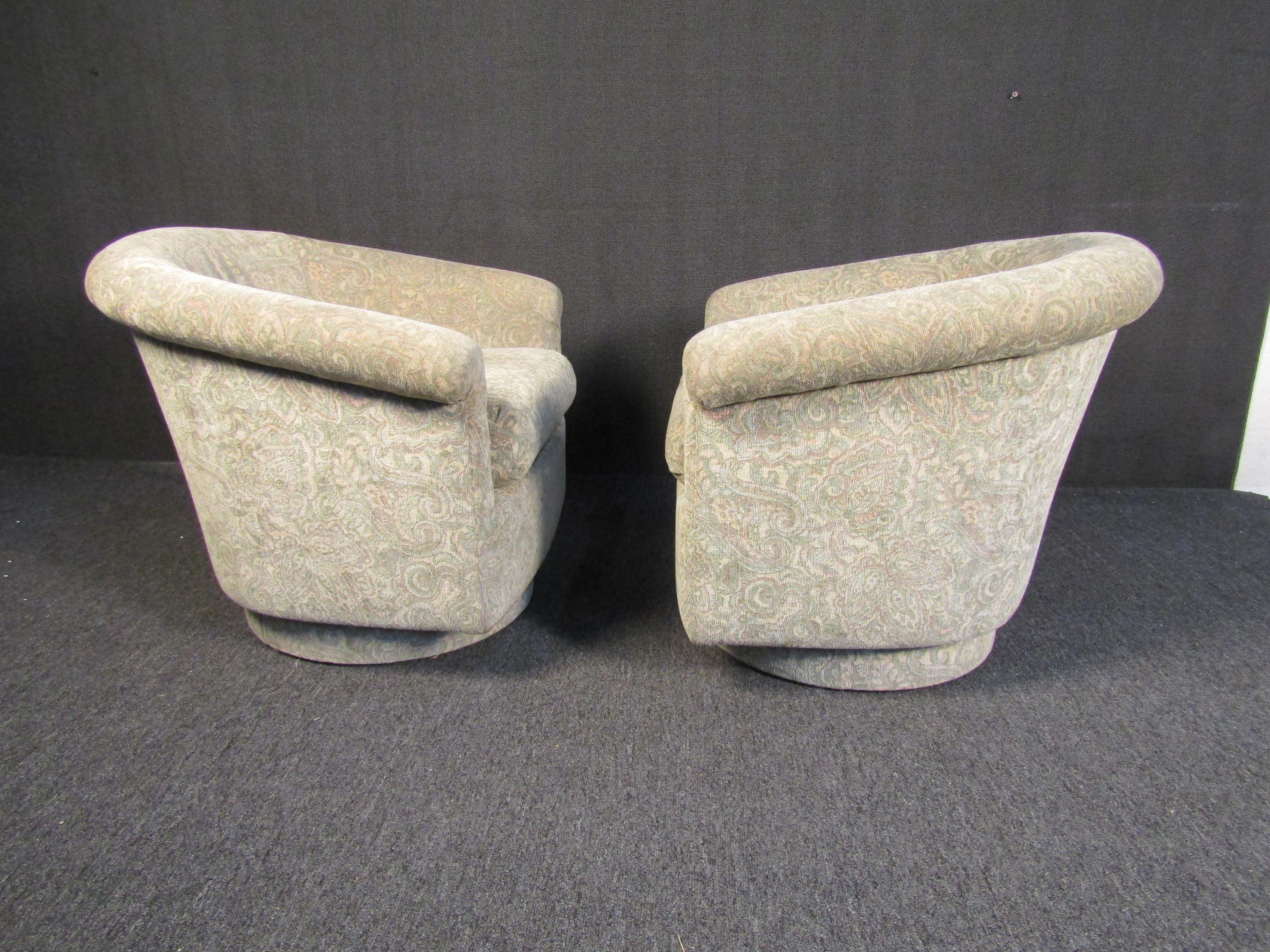20th Century Mid-Century Modern Swiveling Armchairs For Sale