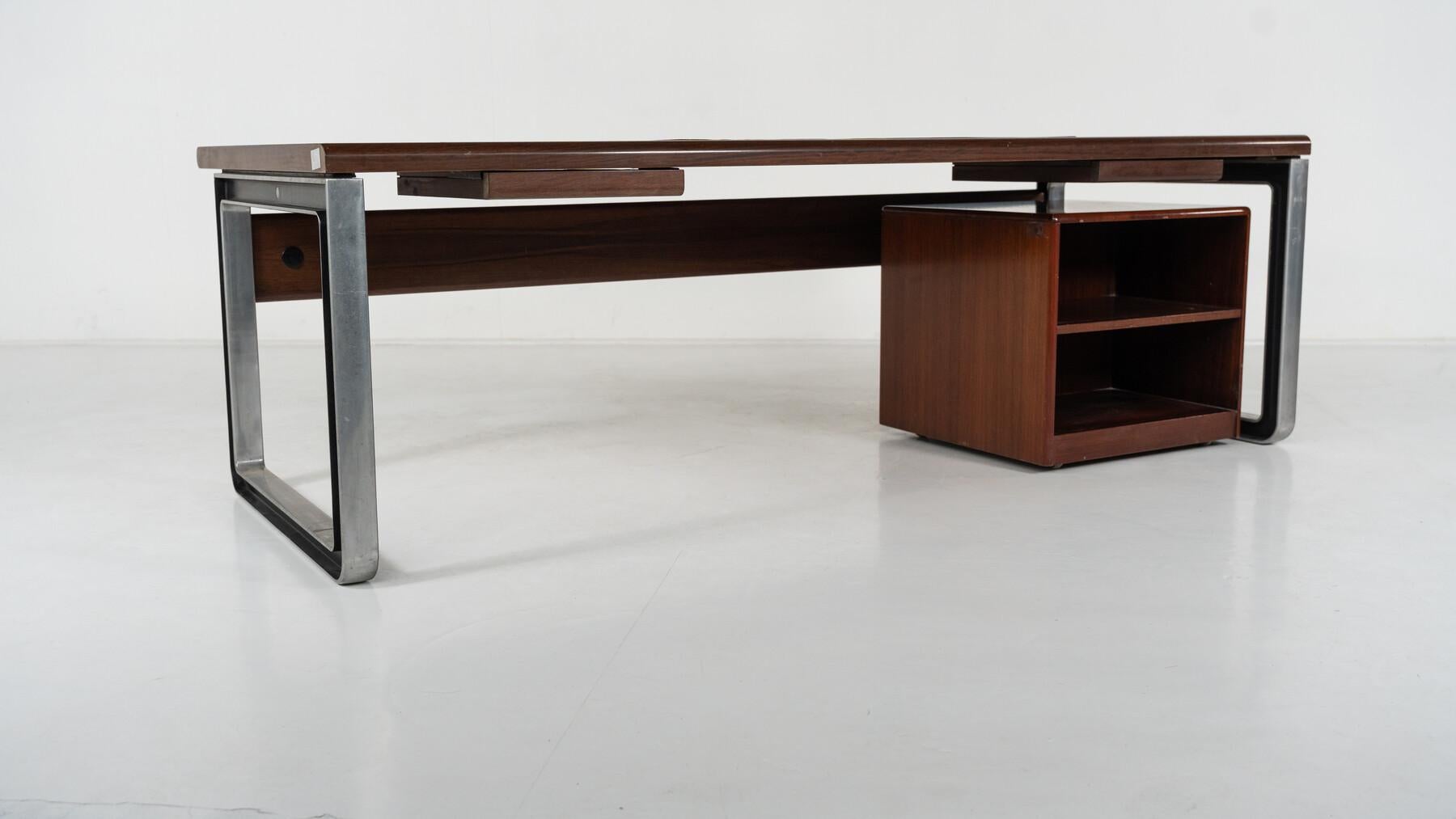 Mid-Century Modern T333 Desk by Oslvado Borsani and Eugenio Gerli for Tecno For Sale 5