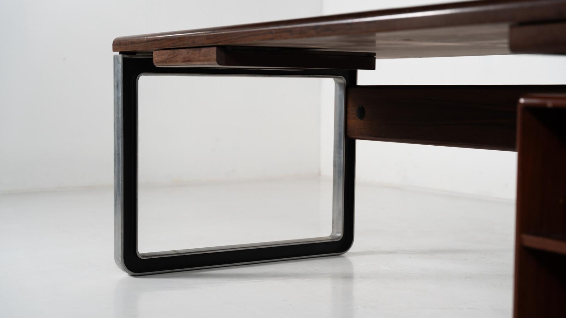 Mid-Century Modern T333 Desk by Oslvado Borsani and Eugenio Gerli for Tecno For Sale 8