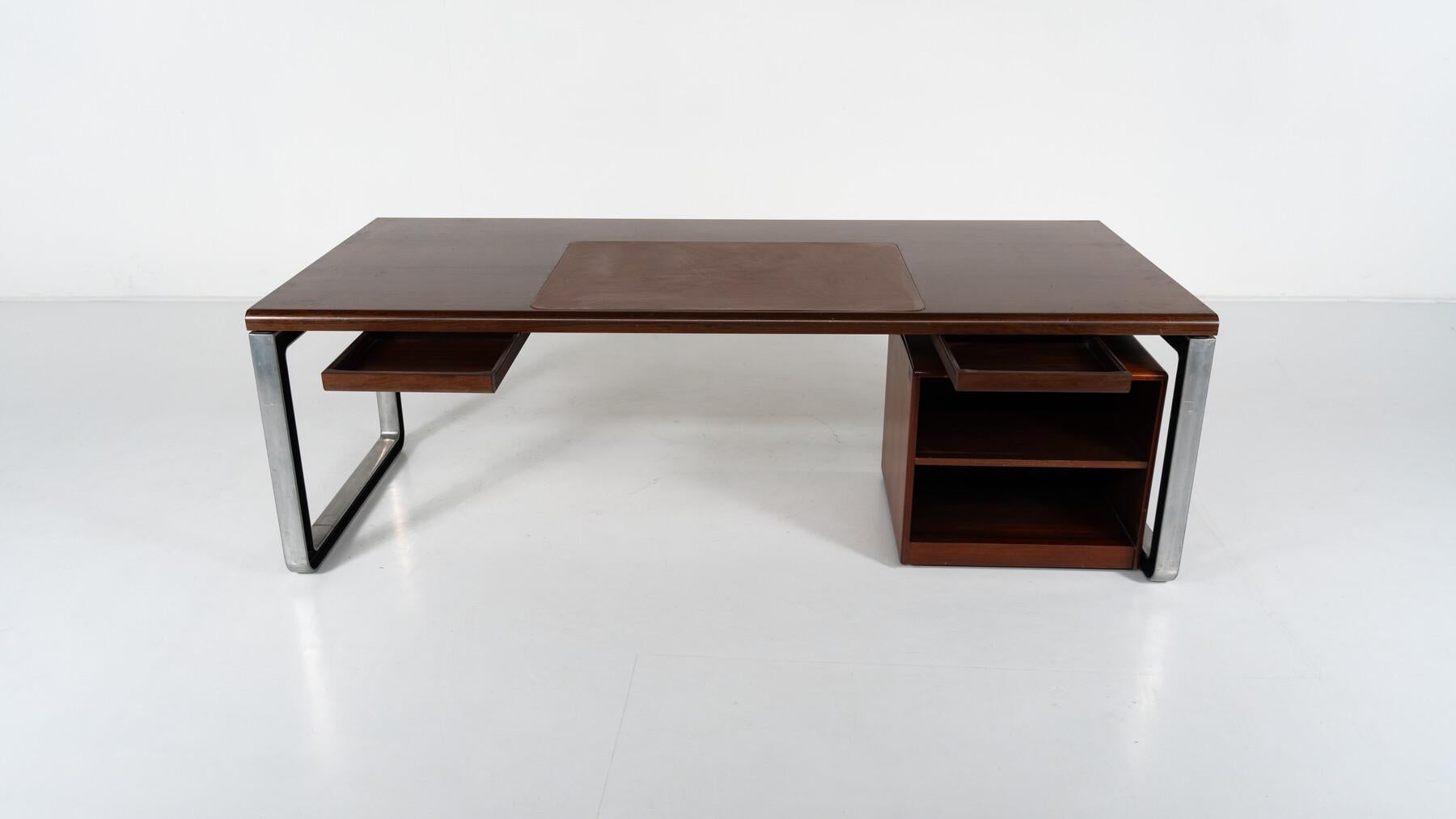 Mid-Century Modern T333 Desk by Oslvado Borsani and Eugenio Gerli for Tecno For Sale 11