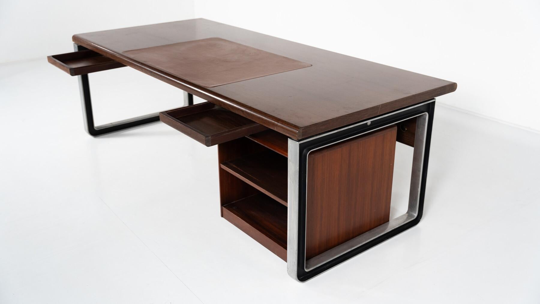 Mid-Century Modern T333 Desk by Oslvado Borsani and Eugenio Gerli for Tecno 12