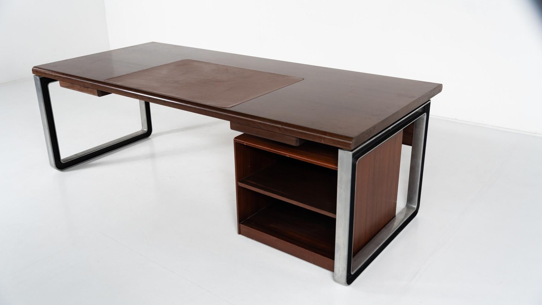 Mid-Century Modern T333 Desk by Oslvado Borsani and Eugenio Gerli for Tecno For Sale 13