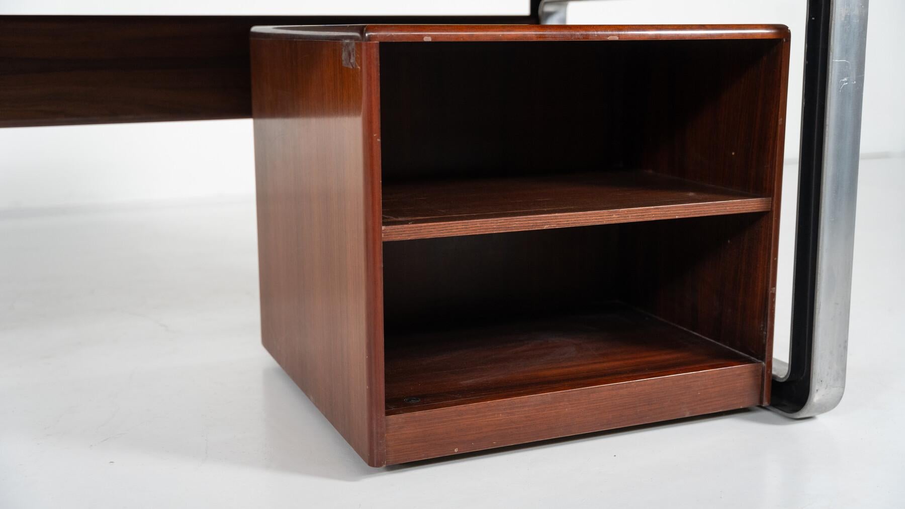 Mid-Century Modern T333 Desk by Oslvado Borsani and Eugenio Gerli for Tecno In Good Condition For Sale In Brussels, BE