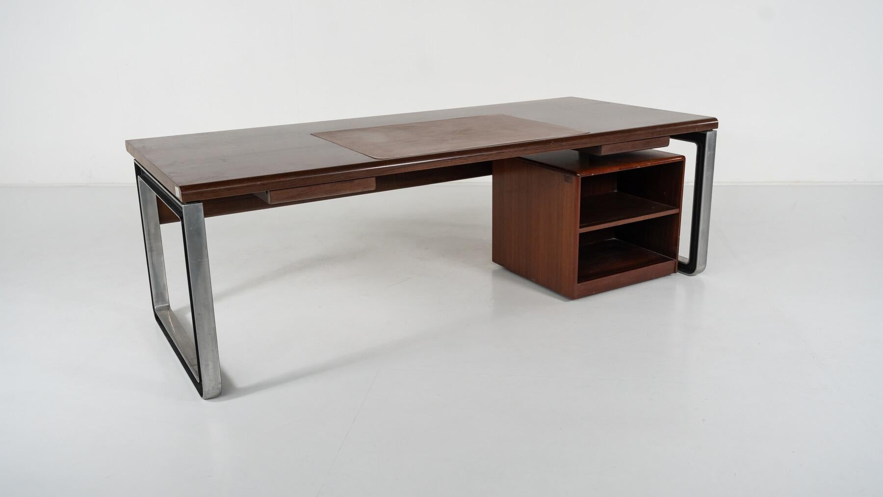 Mid-Century Modern T333 Desk by Oslvado Borsani and Eugenio Gerli for Tecno For Sale 4