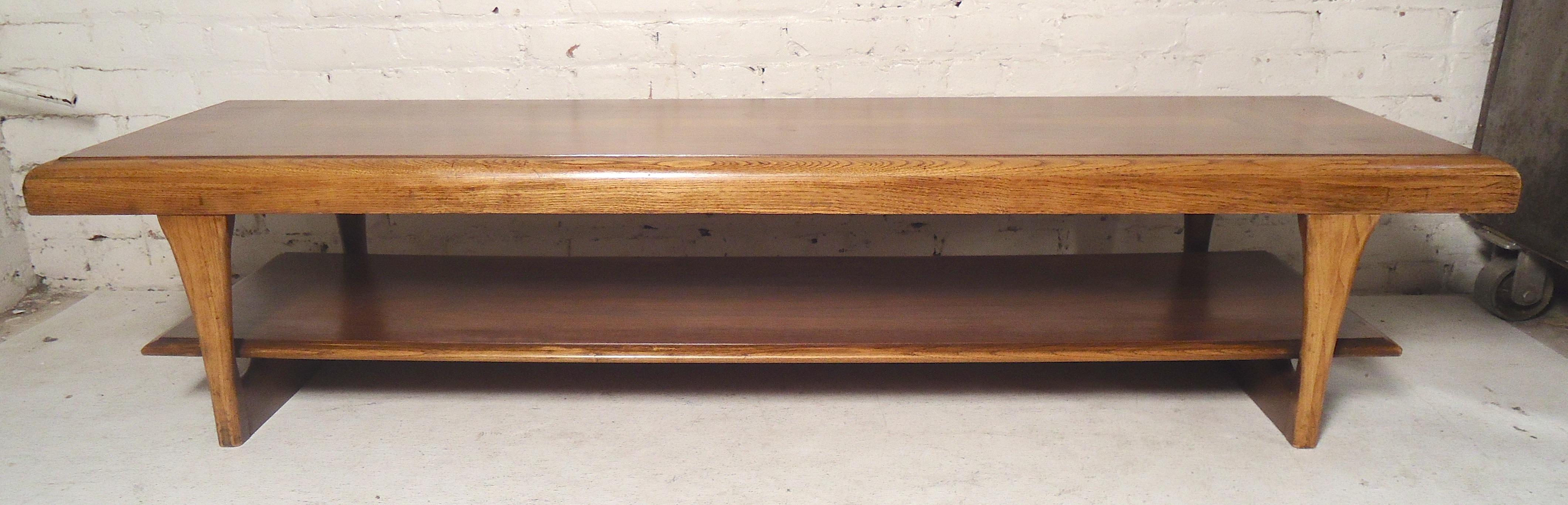 Mid-Century Modern Table by Lane In Good Condition In Brooklyn, NY