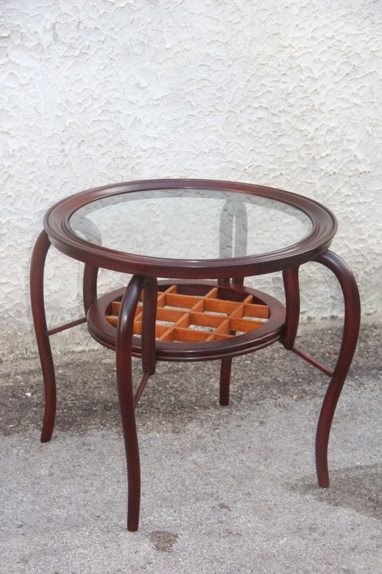 Mid-Century Modern table coffee Italian design walnut woos round form.
