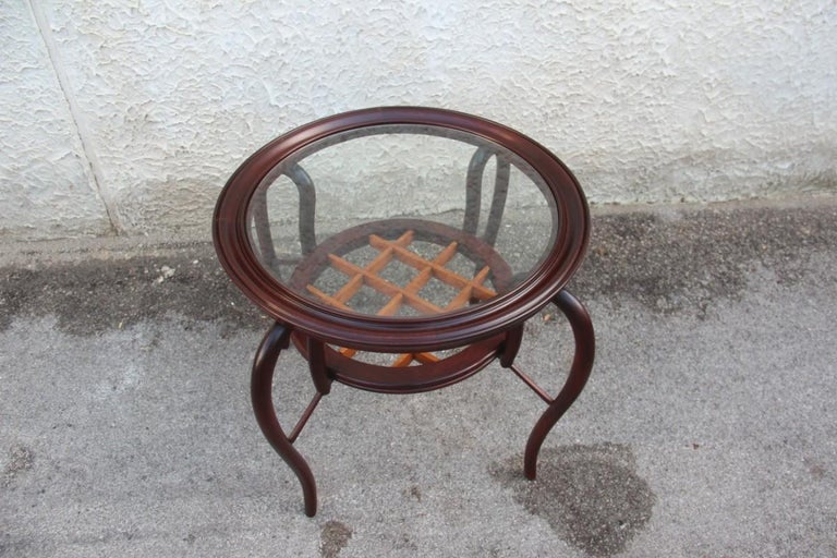 Mid-Century Modern Table Coffee Italian Design Walnut Woos Round Form In Good Condition For Sale In Palermo, Sicily