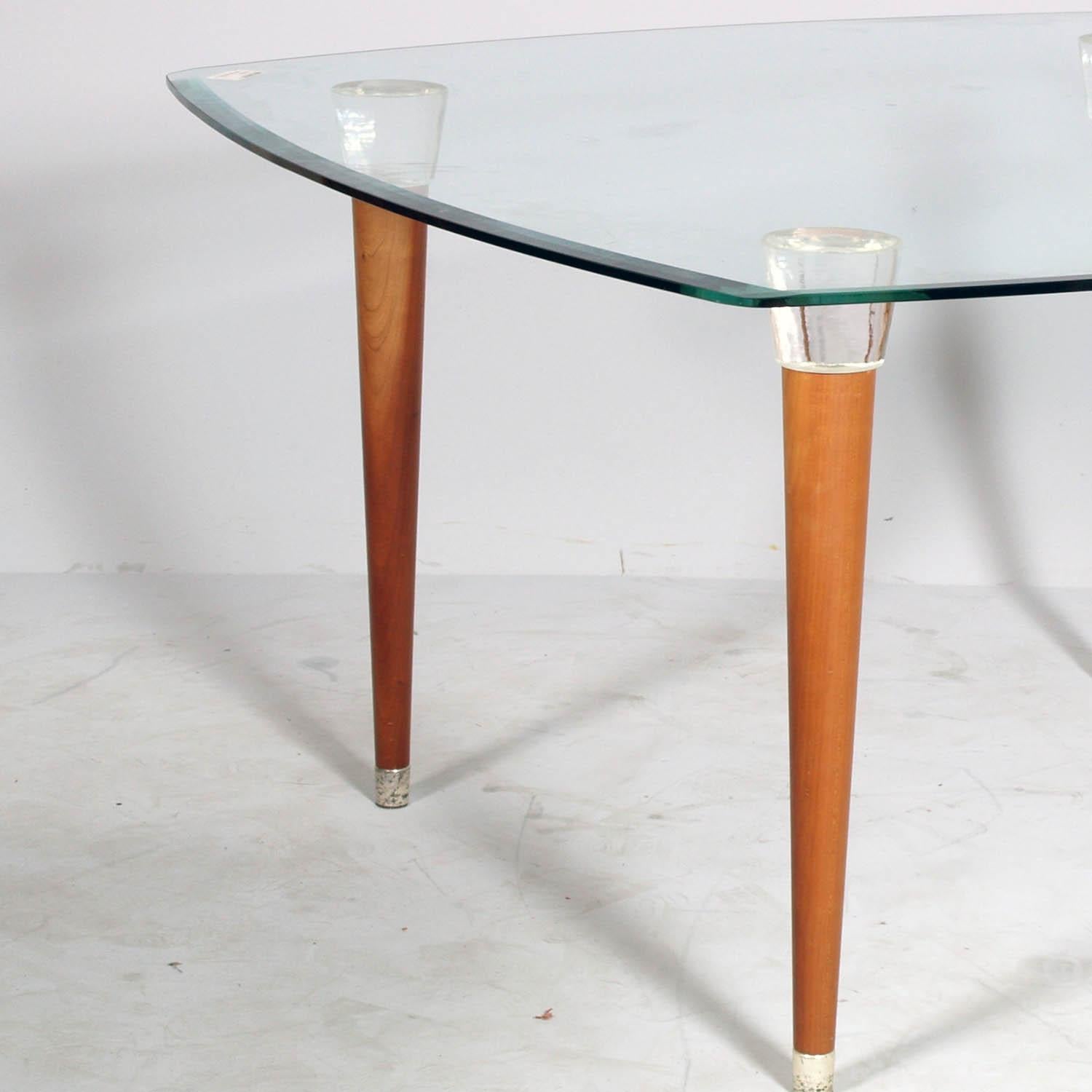 Mid-Century Modern Table moderne du milieu du siècle dernier, plateau en verre et noyer, par Ico Parisi, têtes en verre de Murano en vente