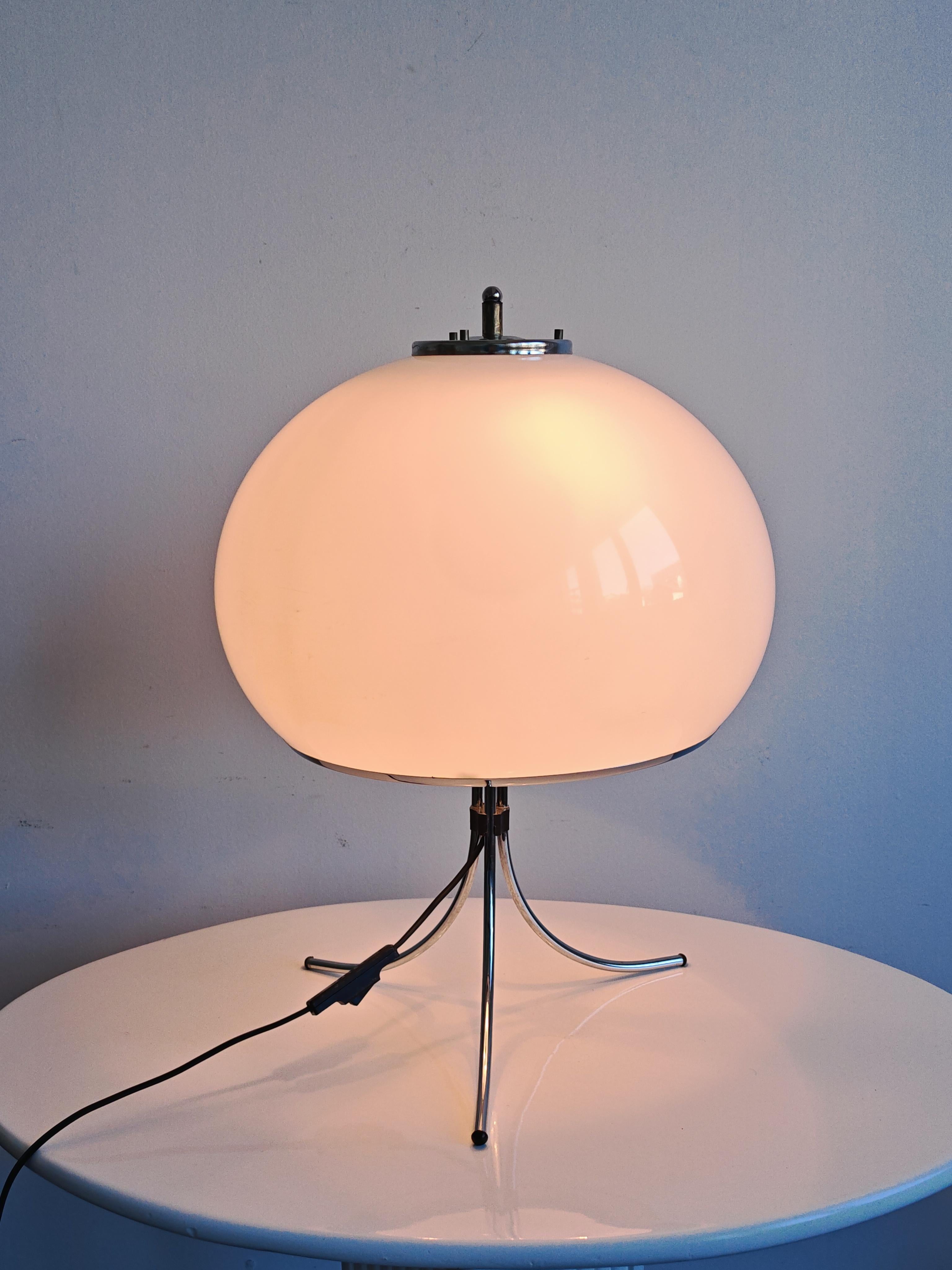 Milieu du XXe siècle Lampe de table moderne du milieu du siècle dernier attr. à Harvey Guzzini, Italie, années 1960 en vente