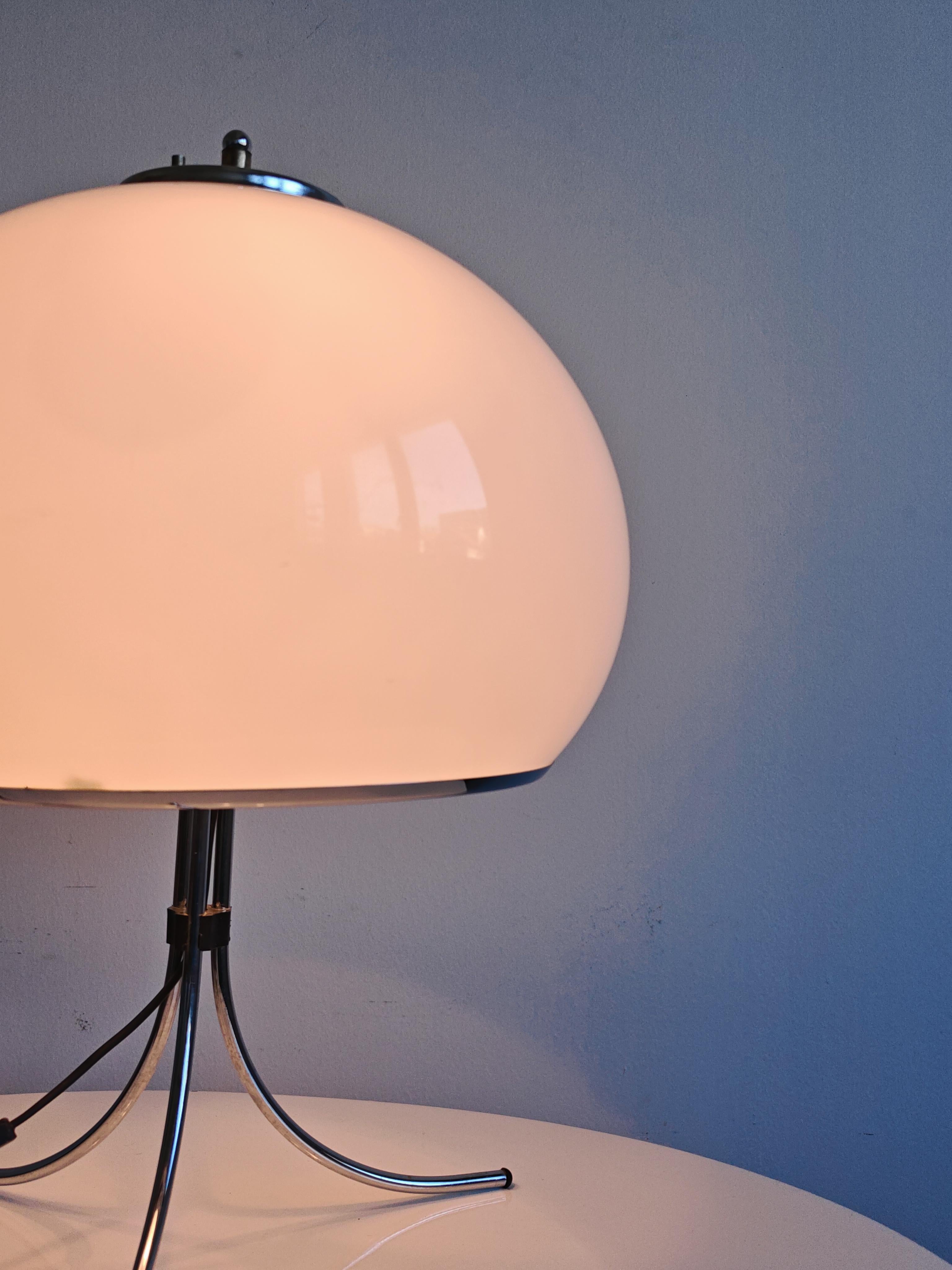 Lampe de table moderne du milieu du siècle dernier attr. à Harvey Guzzini, Italie, années 1960 en vente 1
