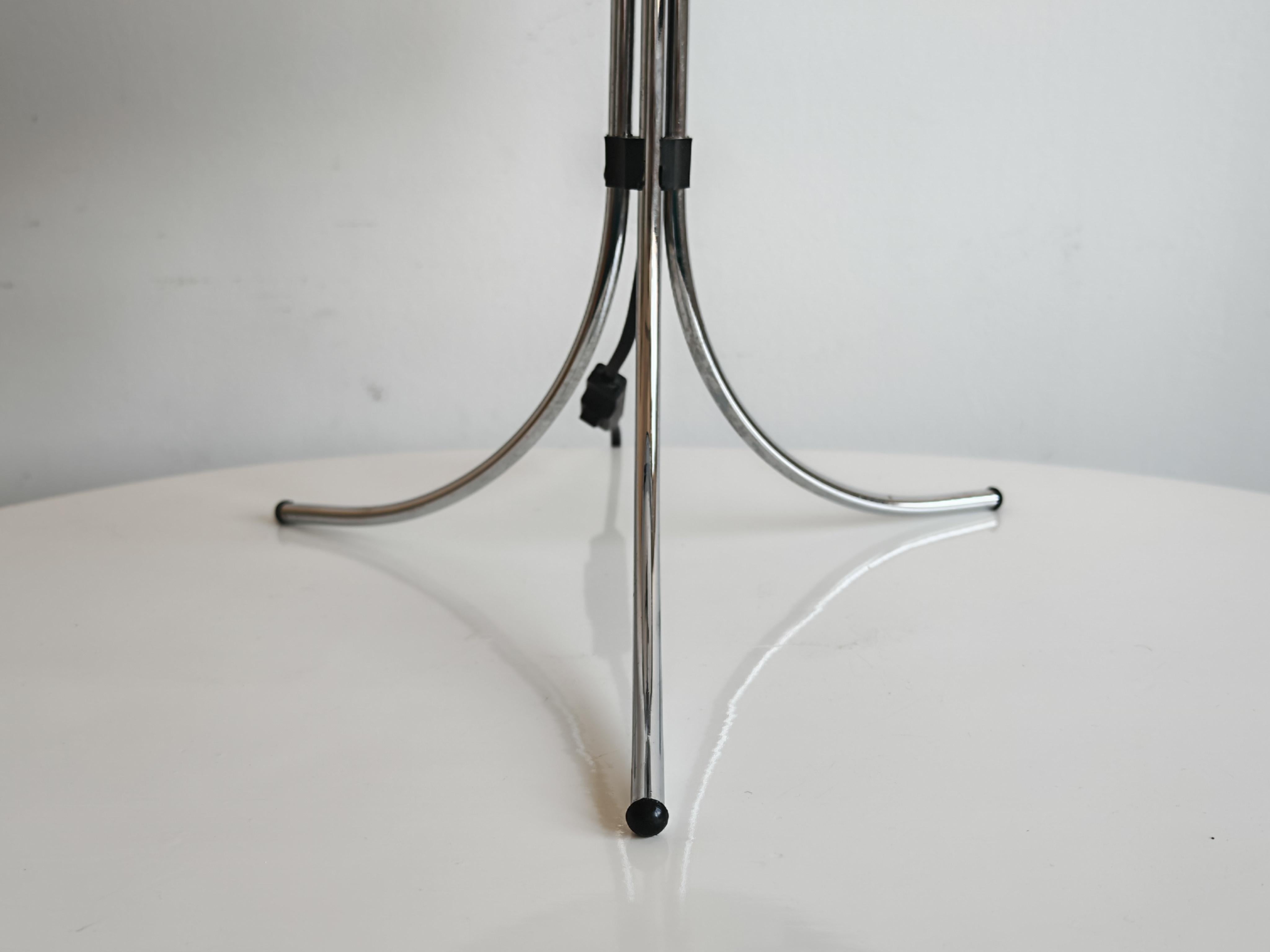 Lampe de table moderne du milieu du siècle dernier attr. à Harvey Guzzini, Italie, années 1960 en vente 2