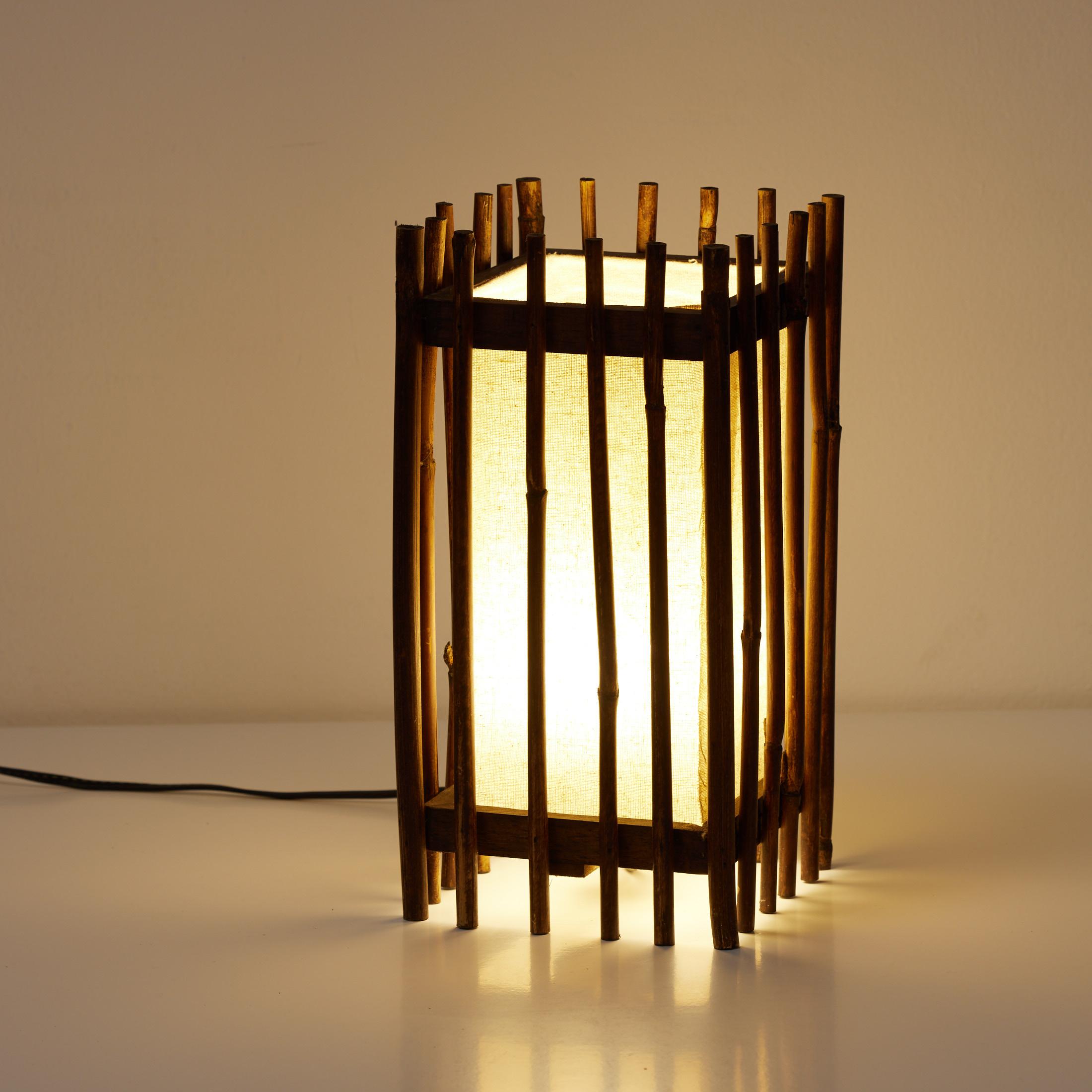 Mid-Century Modern Table Lamp – Bamboo and Linen, Circa 1950 For Sale 9