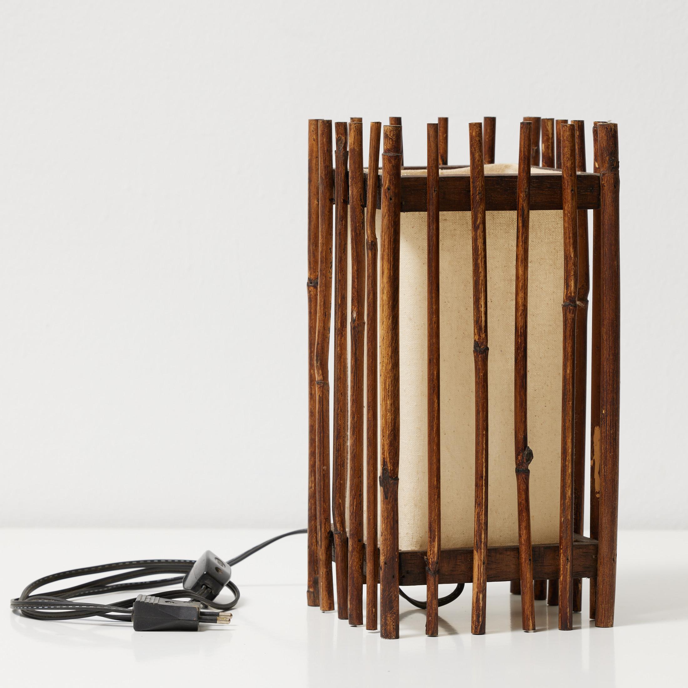 Mid-Century Modern Table Lamp – Bamboo and Linen, Circa 1950 In Good Condition For Sale In Barcelona, ES