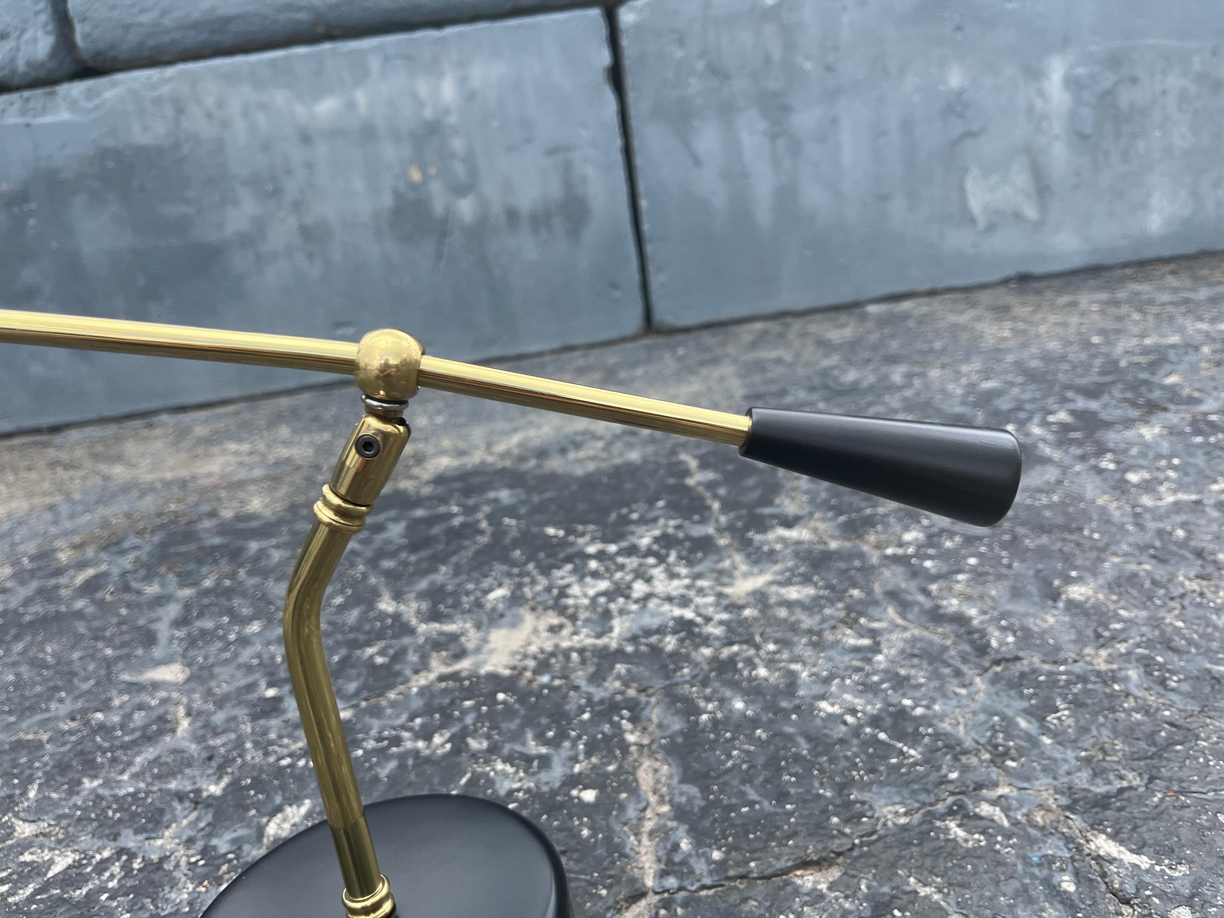 Lampe de table The Moderns, laiton en vente 4