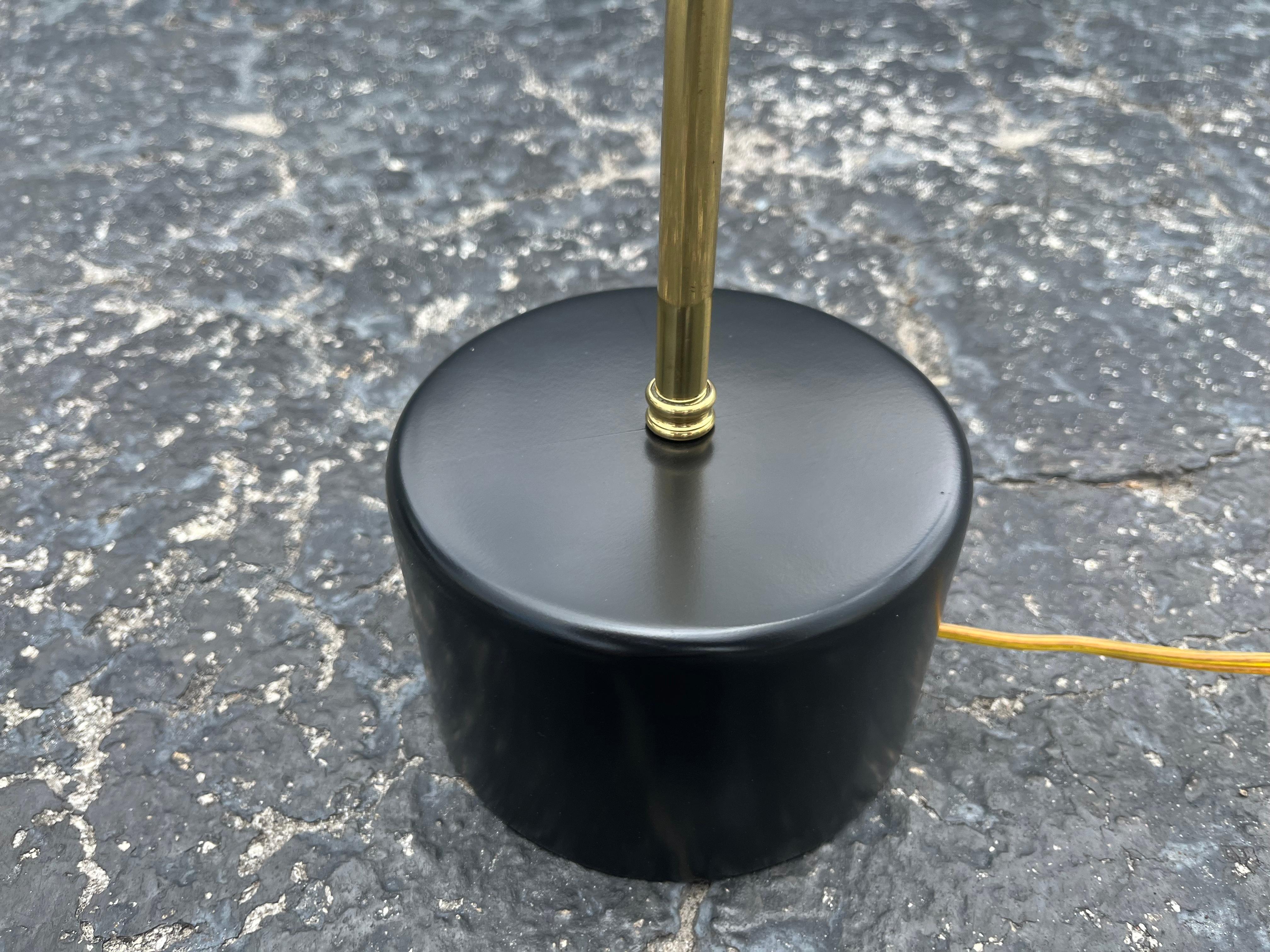 Lampe de table The Moderns, laiton en vente 5