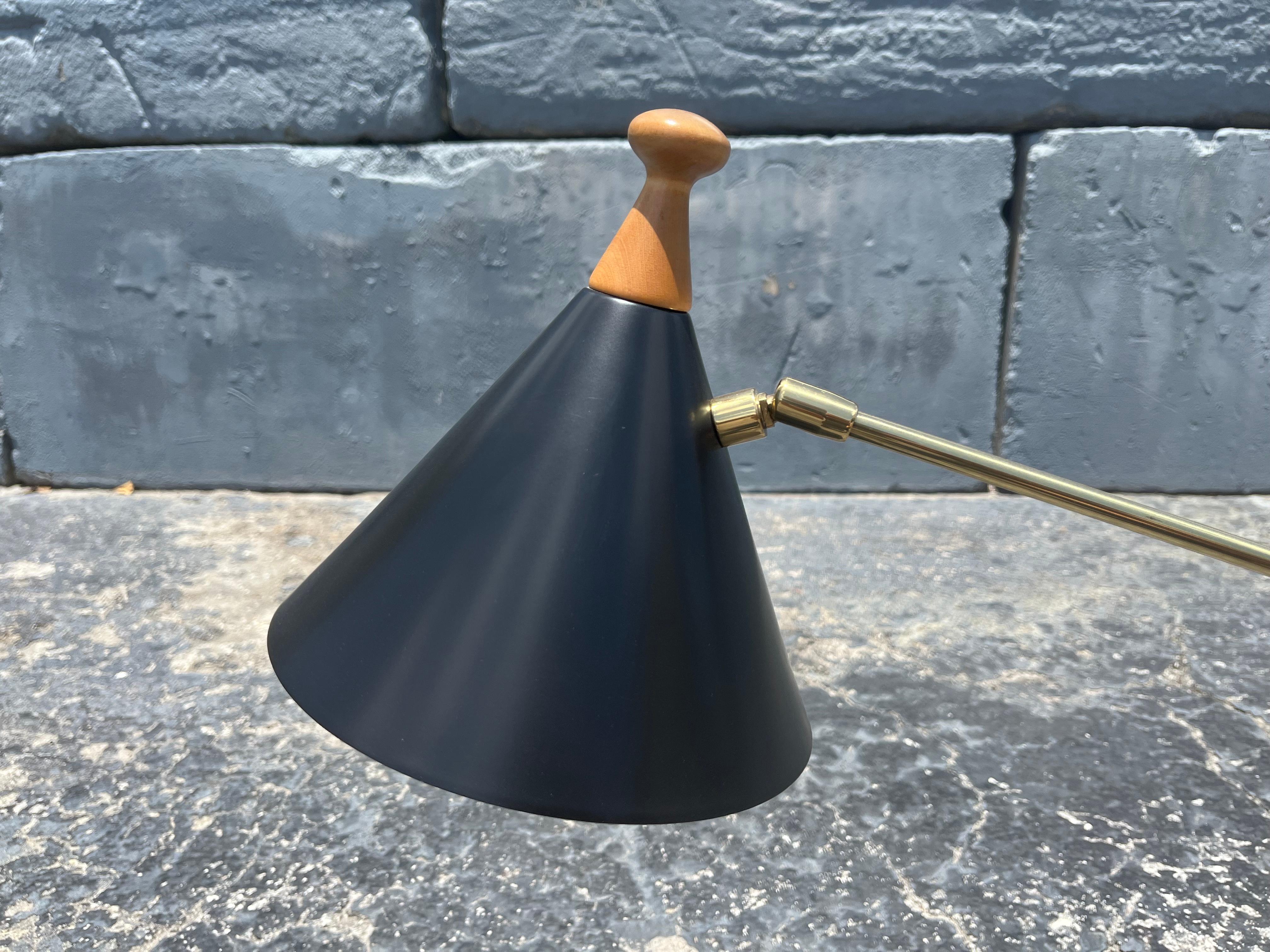 Lampe de table The Moderns, laiton Bon état - En vente à Miami, FL