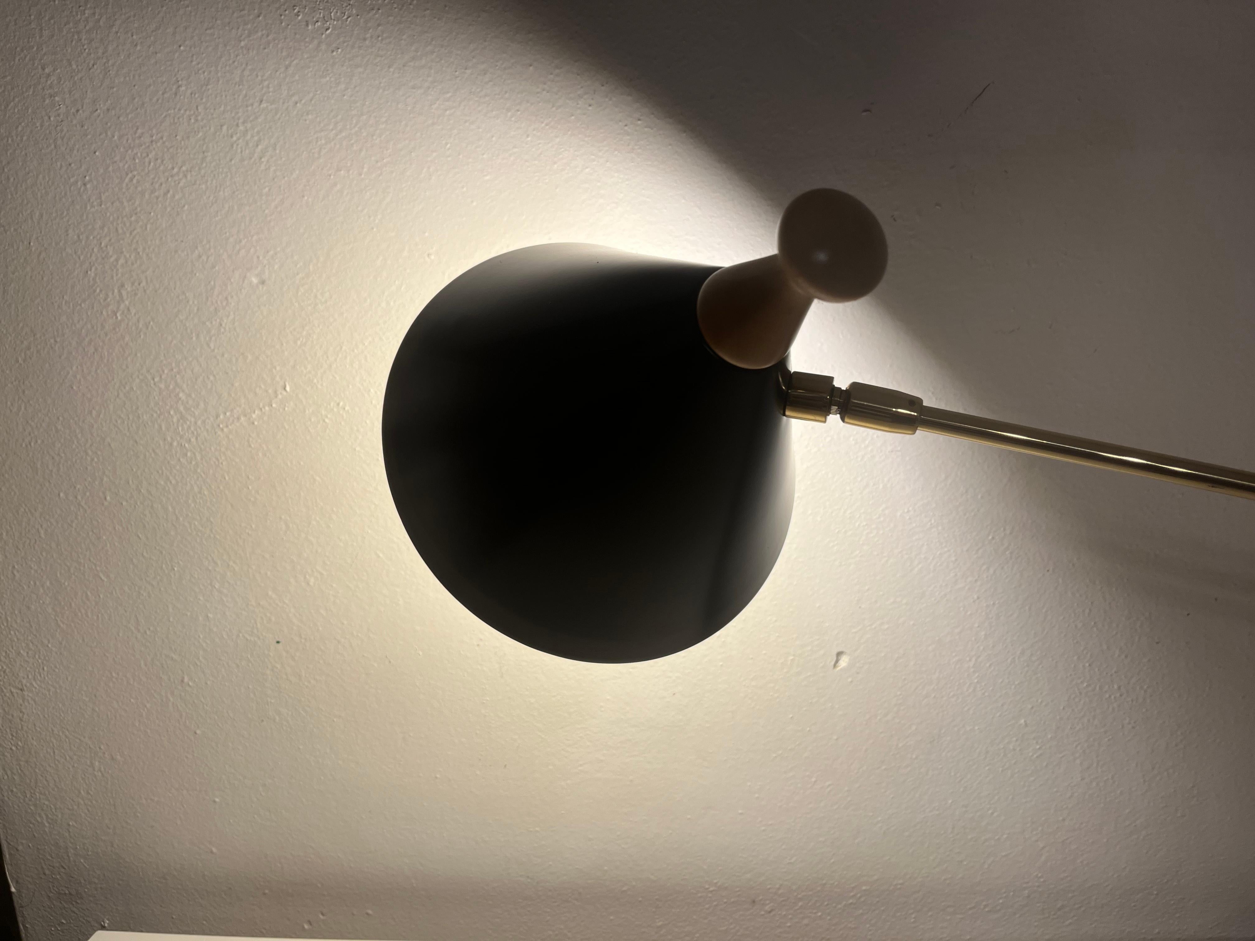 Mid-Century Modern Lampe de table The Moderns, laiton en vente