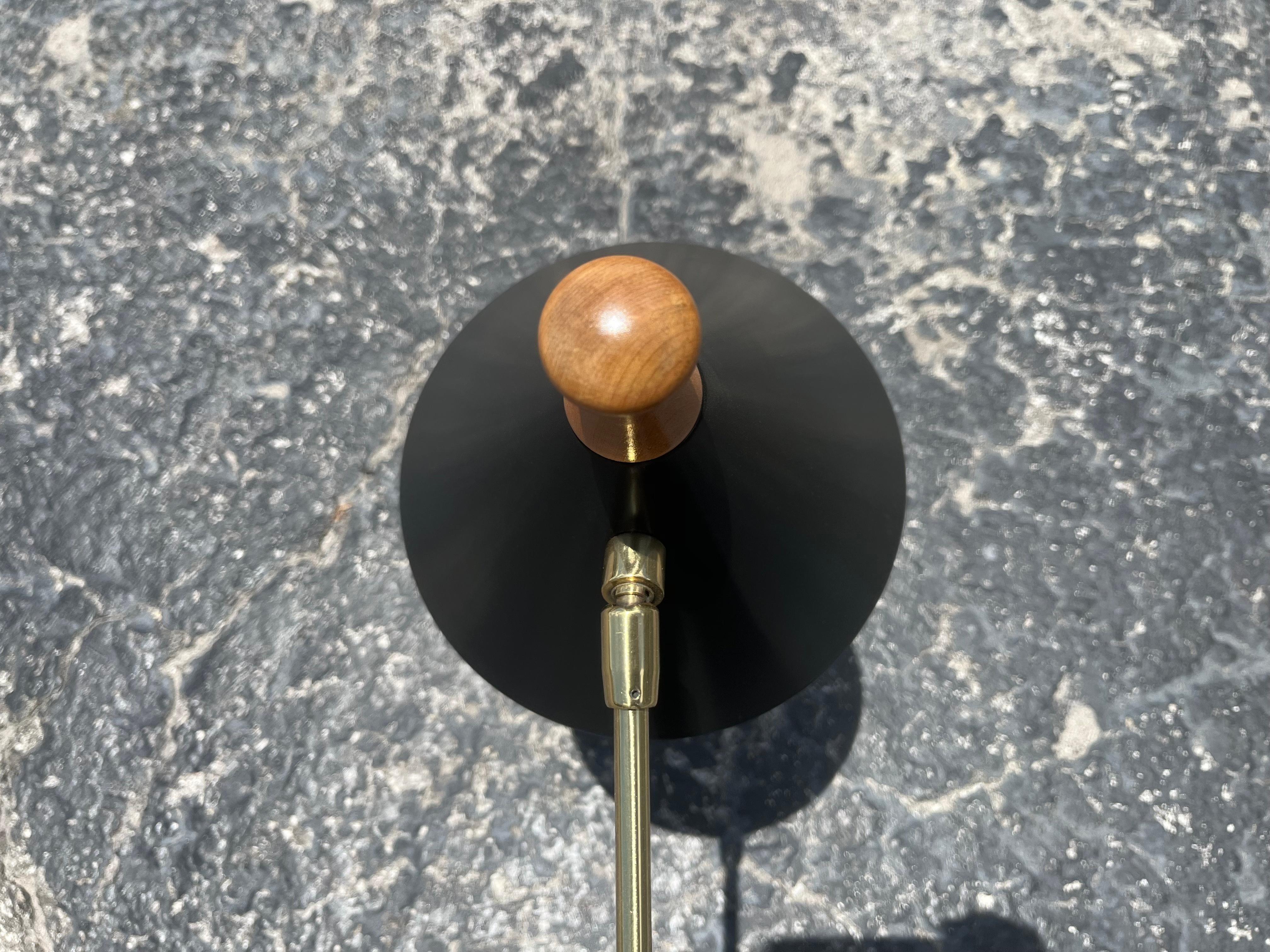 Laiton Lampe de table The Moderns, laiton en vente