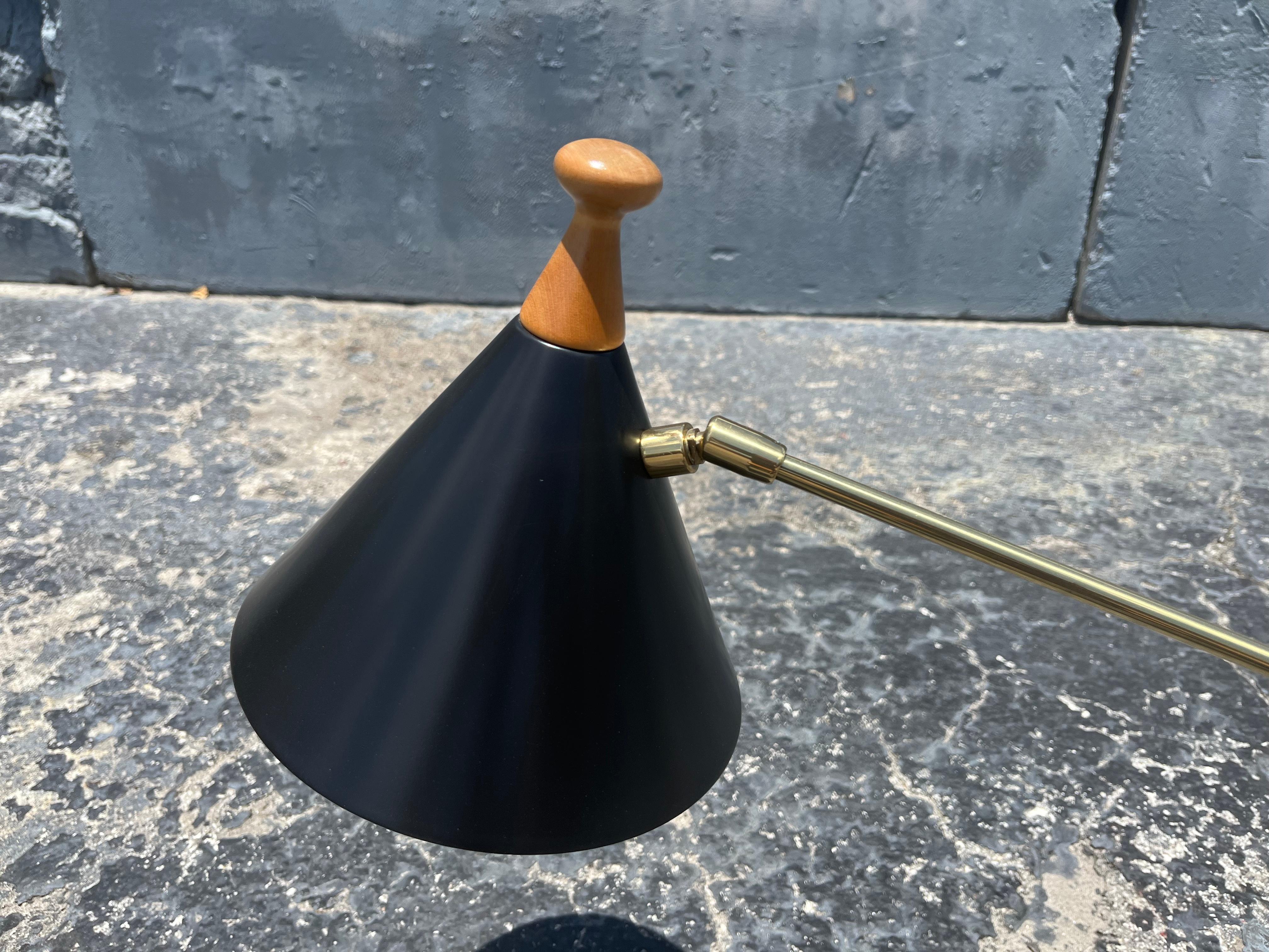 Lampe de table The Moderns, laiton en vente 1