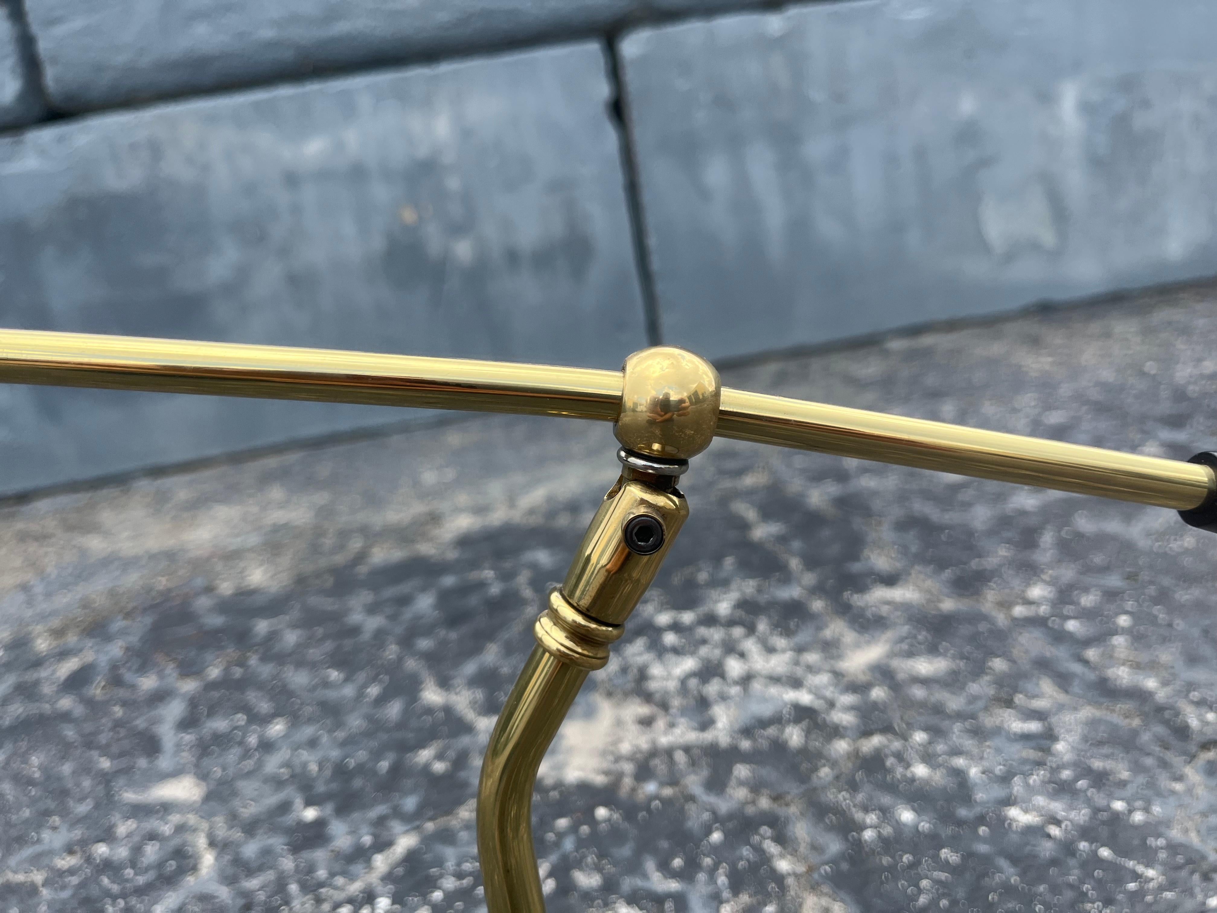 Lampe de table The Moderns, laiton en vente 2