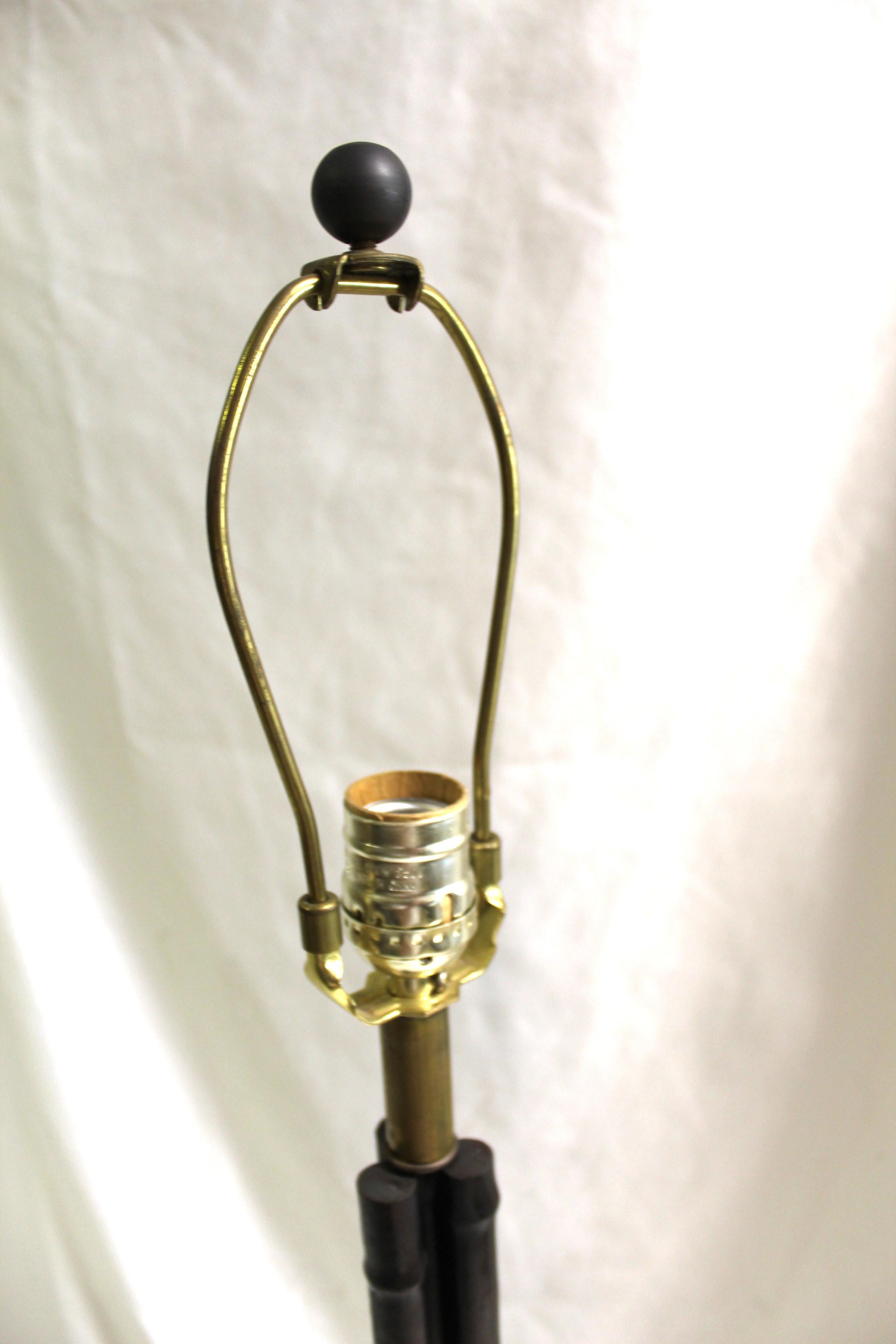 Mid-Century Modern Lampe de bureau mi-siècle moderne en bronze, design bambou en vente